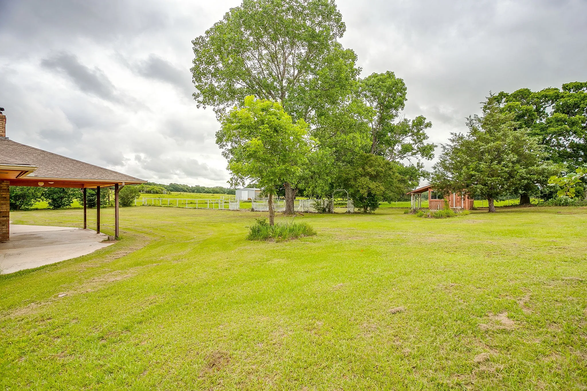 Farm For Sale in Hill County , 1288 Fm 67, Covington, Texas 76636, 3 Bedrooms, 2 Bathrooms, 2 Garage spaces, 1,680 Sqft, built in 1984, Price $549,900, mls#21296331, Real Estate Agent in Covington, Homes For Sale in Hill county, Homes For Sale in Covington, Realtor in Covington Texas, Real Estate Brokerage Independent Realty Texas, Luminita Cordes Realtor