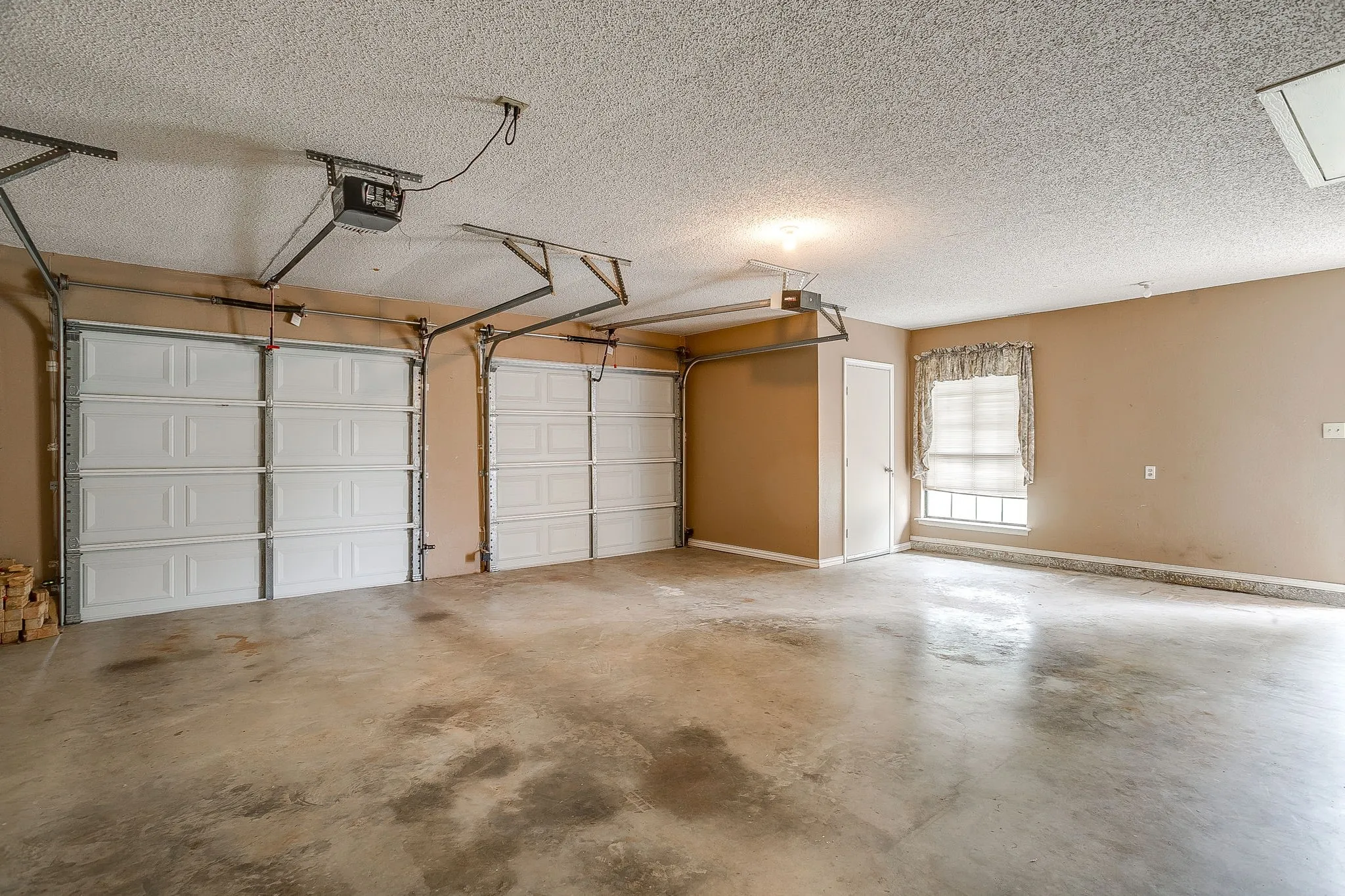 Farm For Sale in Hill County , 1288 Fm 67, Covington, Texas 76636, 3 Bedrooms, 2 Bathrooms, 2 Garage spaces, 1,680 Sqft, built in 1984, Price $549,900, mls#21296331, Real Estate Agent in Covington, Homes For Sale in Hill county, Homes For Sale in Covington, Realtor in Covington Texas, Real Estate Brokerage Independent Realty Texas, Luminita Cordes Realtor
