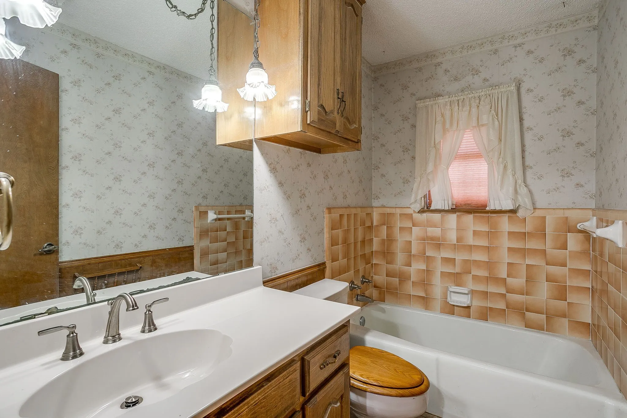 Farm For Sale in Hill County , 1288 Fm 67, Covington, Texas 76636, 3 Bedrooms, 2 Bathrooms, 2 Garage spaces, 1,680 Sqft, built in 1984, Price $549,900, mls#21296331, Real Estate Agent in Covington, Homes For Sale in Hill county, Homes For Sale in Covington, Realtor in Covington Texas, Real Estate Brokerage Independent Realty Texas, Luminita Cordes Realtor