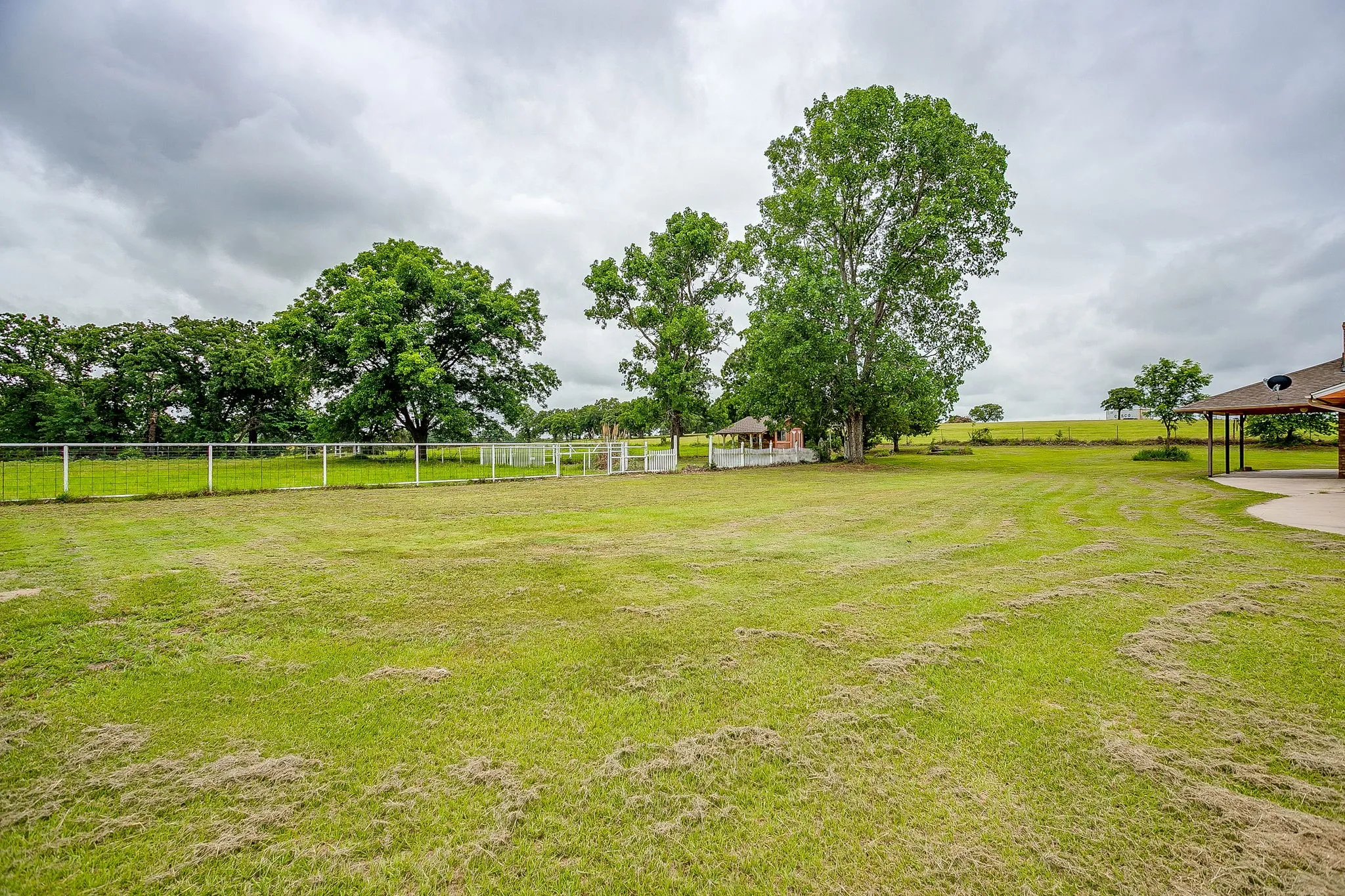 Farm For Sale in Hill County , 1288 Fm 67, Covington, Texas 76636, 3 Bedrooms, 2 Bathrooms, 2 Garage spaces, 1,680 Sqft, built in 1984, Price $549,900, mls#21296331, Real Estate Agent in Covington, Homes For Sale in Hill county, Homes For Sale in Covington, Realtor in Covington Texas, Real Estate Brokerage Independent Realty Texas, Luminita Cordes Realtor