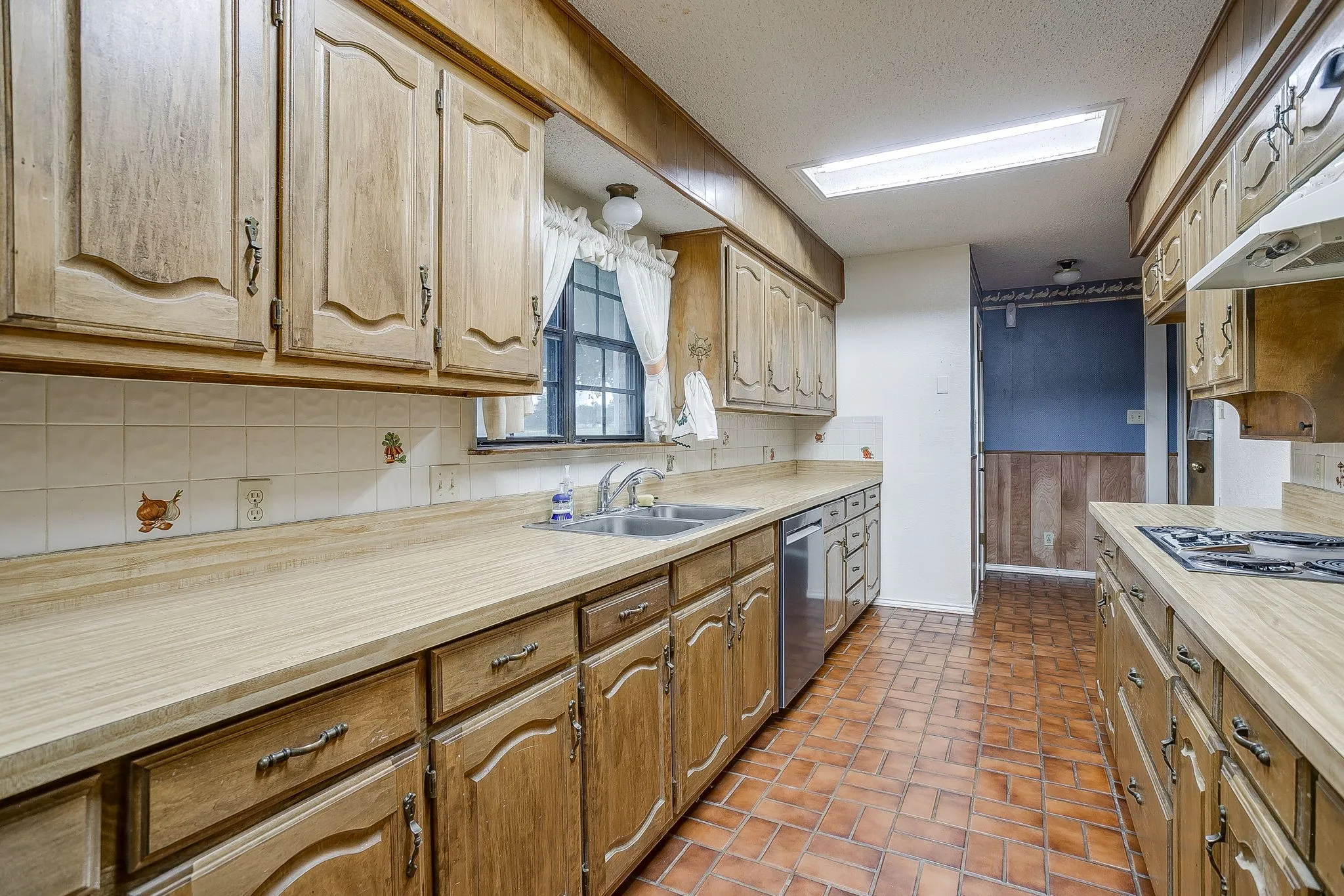 Farm For Sale in Hill County , 1288 Fm 67, Covington, Texas 76636, 3 Bedrooms, 2 Bathrooms, 2 Garage spaces, 1,680 Sqft, built in 1984, Price $549,900, mls#21296331, Real Estate Agent in Covington, Homes For Sale in Hill county, Homes For Sale in Covington, Realtor in Covington Texas, Real Estate Brokerage Independent Realty Texas, Luminita Cordes Realtor