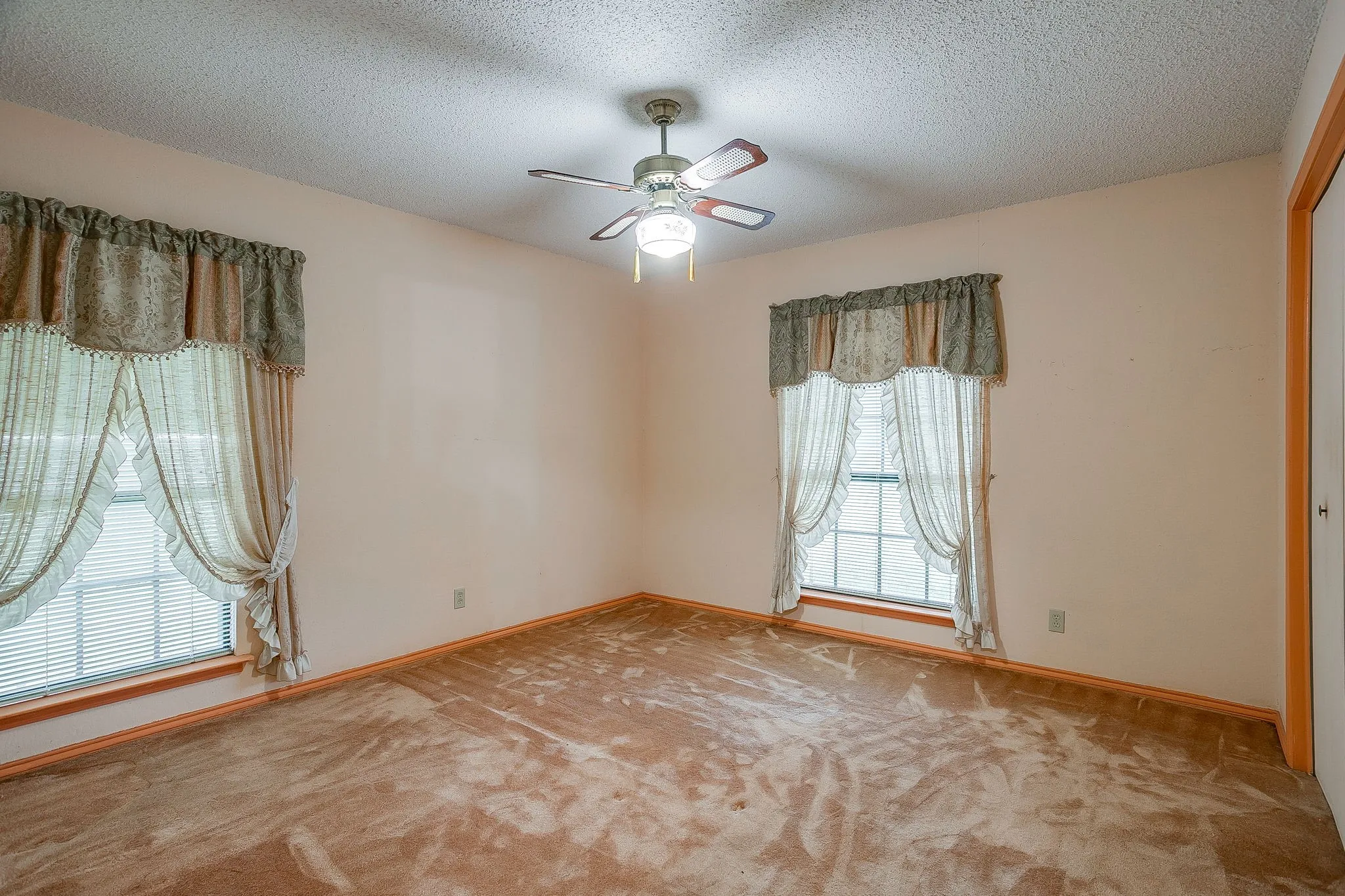 Farm For Sale in Hill County , 1288 Fm 67, Covington, Texas 76636, 3 Bedrooms, 2 Bathrooms, 2 Garage spaces, 1,680 Sqft, built in 1984, Price $549,900, mls#21296331, Real Estate Agent in Covington, Homes For Sale in Hill county, Homes For Sale in Covington, Realtor in Covington Texas, Real Estate Brokerage Independent Realty Texas, Luminita Cordes Realtor