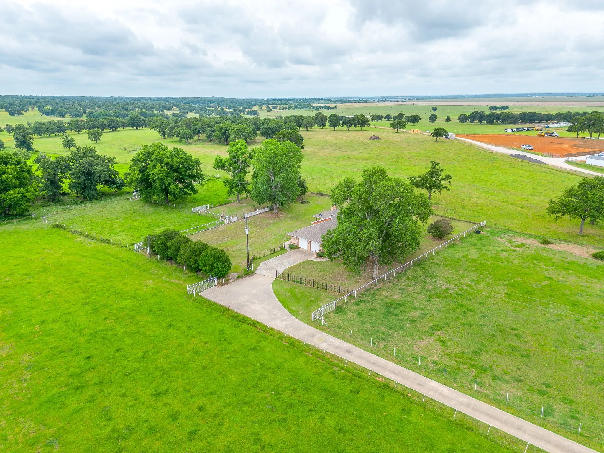 Farm For Sale in Hill County , 1288 Fm 67, Covington, Texas 76636, 3 Bedrooms, 2 Bathrooms, 2 Garage spaces, 1,680 Sqft, built in 1984, Price $549,900, mls#21296331, Real Estate Agent in Covington, Homes For Sale in Hill county, Homes For Sale in Covington, Realtor in Covington Texas, Real Estate Brokerage Independent Realty Texas, Luminita Cordes Realtor