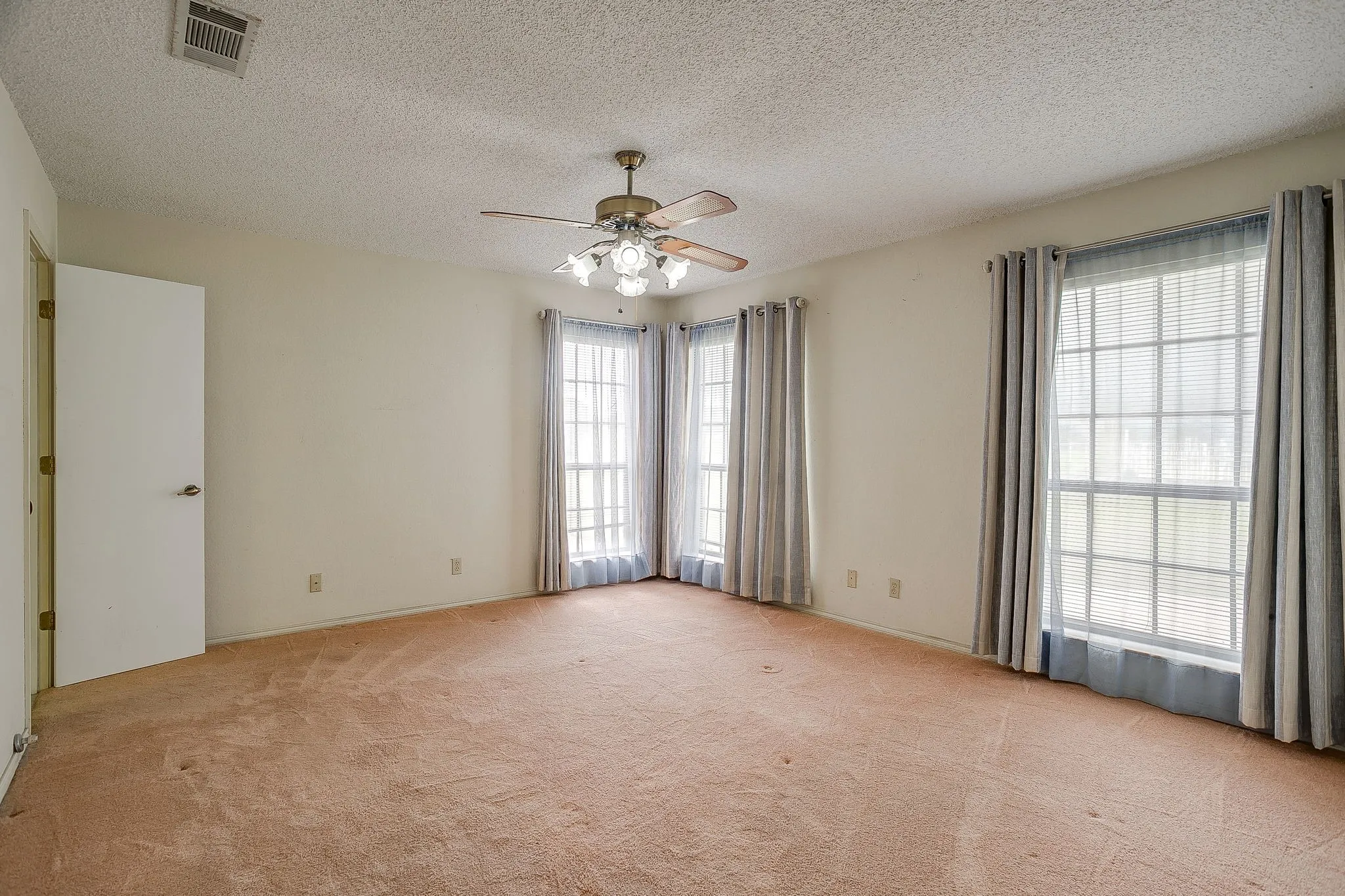Farm For Sale in Hill County , 1288 Fm 67, Covington, Texas 76636, 3 Bedrooms, 2 Bathrooms, 2 Garage spaces, 1,680 Sqft, built in 1984, Price $549,900, mls#21296331, Real Estate Agent in Covington, Homes For Sale in Hill county, Homes For Sale in Covington, Realtor in Covington Texas, Real Estate Brokerage Independent Realty Texas, Luminita Cordes Realtor