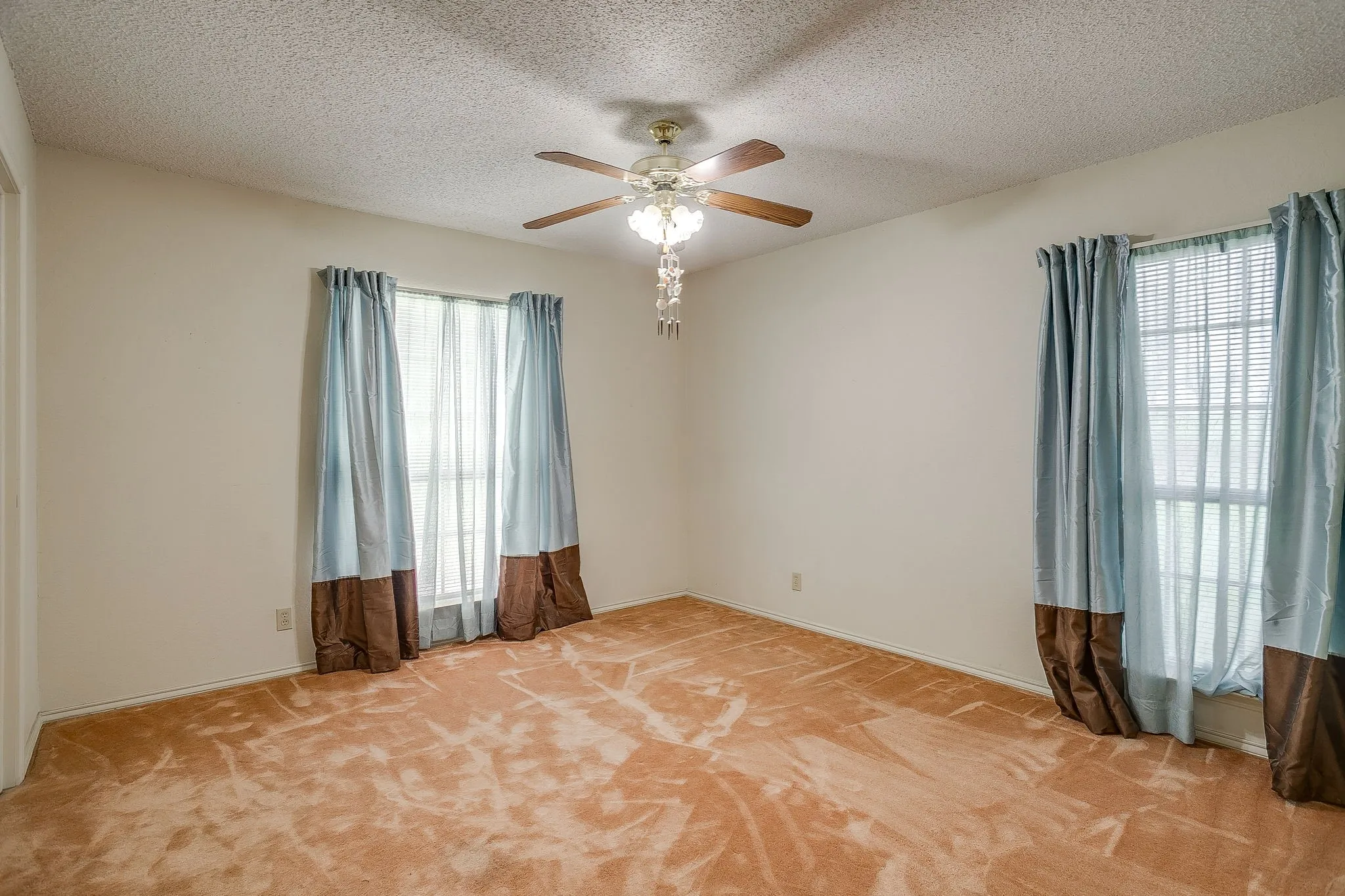 Farm For Sale in Hill County , 1288 Fm 67, Covington, Texas 76636, 3 Bedrooms, 2 Bathrooms, 2 Garage spaces, 1,680 Sqft, built in 1984, Price $549,900, mls#21296331, Real Estate Agent in Covington, Homes For Sale in Hill county, Homes For Sale in Covington, Realtor in Covington Texas, Real Estate Brokerage Independent Realty Texas, Luminita Cordes Realtor