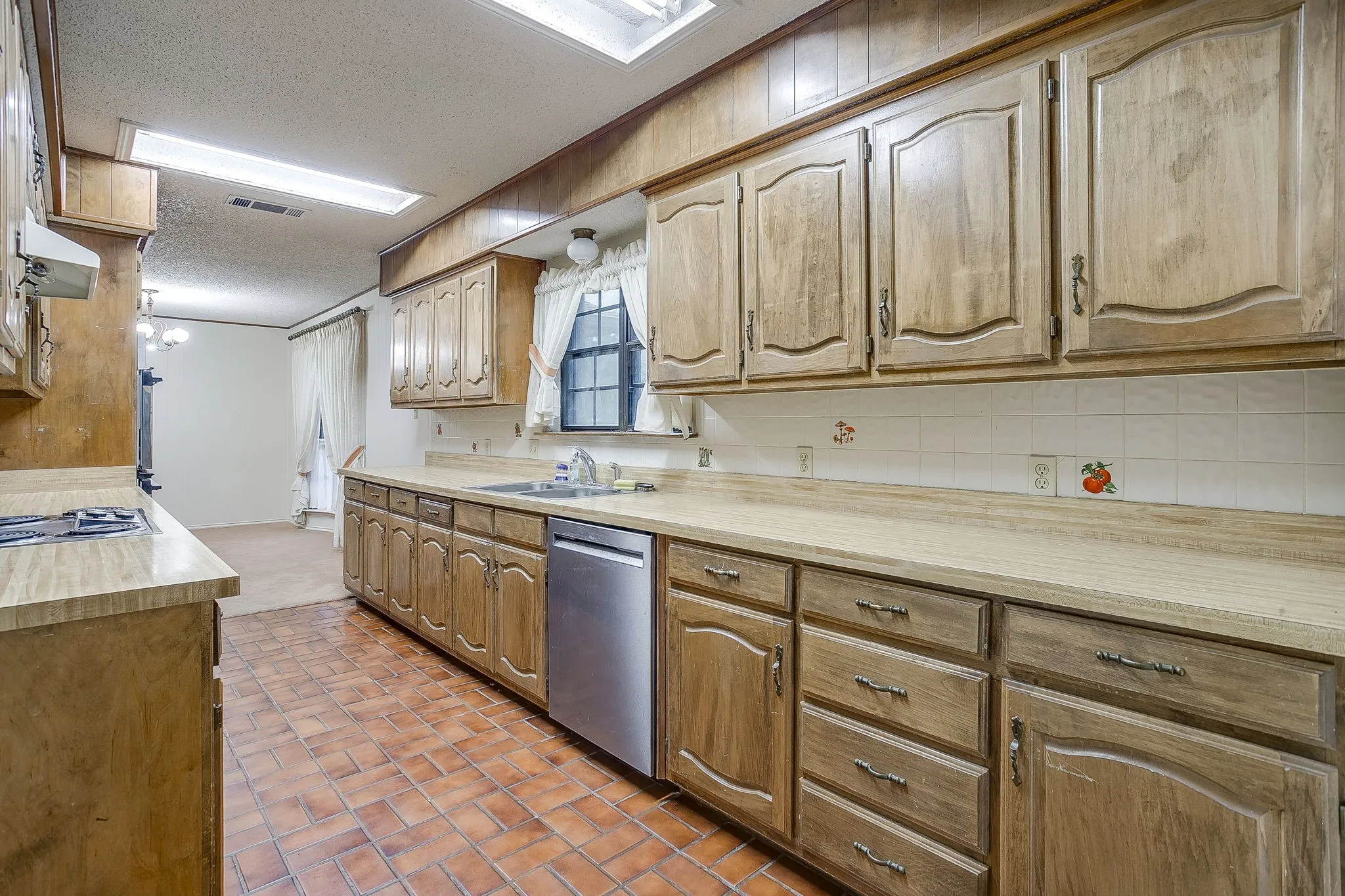 Farm For Sale in Hill County , 1288 Fm 67, Covington, Texas 76636, 3 Bedrooms, 2 Bathrooms, 2 Garage spaces, 1,680 Sqft, built in 1984, Price $549,900, mls#21296331, Real Estate Agent in Covington, Homes For Sale in Hill county, Homes For Sale in Covington, Realtor in Covington Texas, Real Estate Brokerage Independent Realty Texas, Luminita Cordes Realtor
