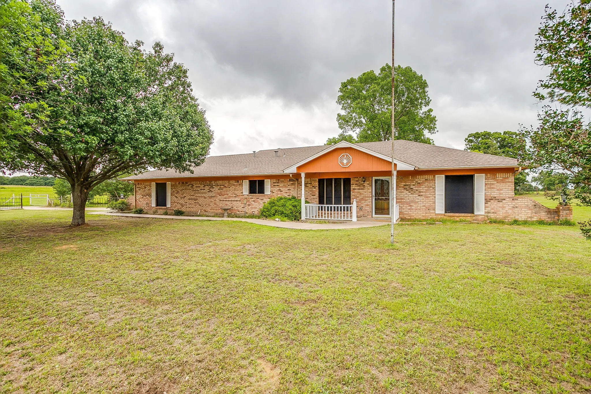 Farm For Sale in Hill County , 1288 Fm 67, Covington, Texas 76636, 3 Bedrooms, 2 Bathrooms, 2 Garage spaces, 1,680 Sqft, built in 1984, Price $549,900, mls#21296331, Real Estate Agent in Covington, Homes For Sale in Hill county, Homes For Sale in Covington, Realtor in Covington Texas, Real Estate Brokerage Independent Realty Texas, Luminita Cordes Realtor