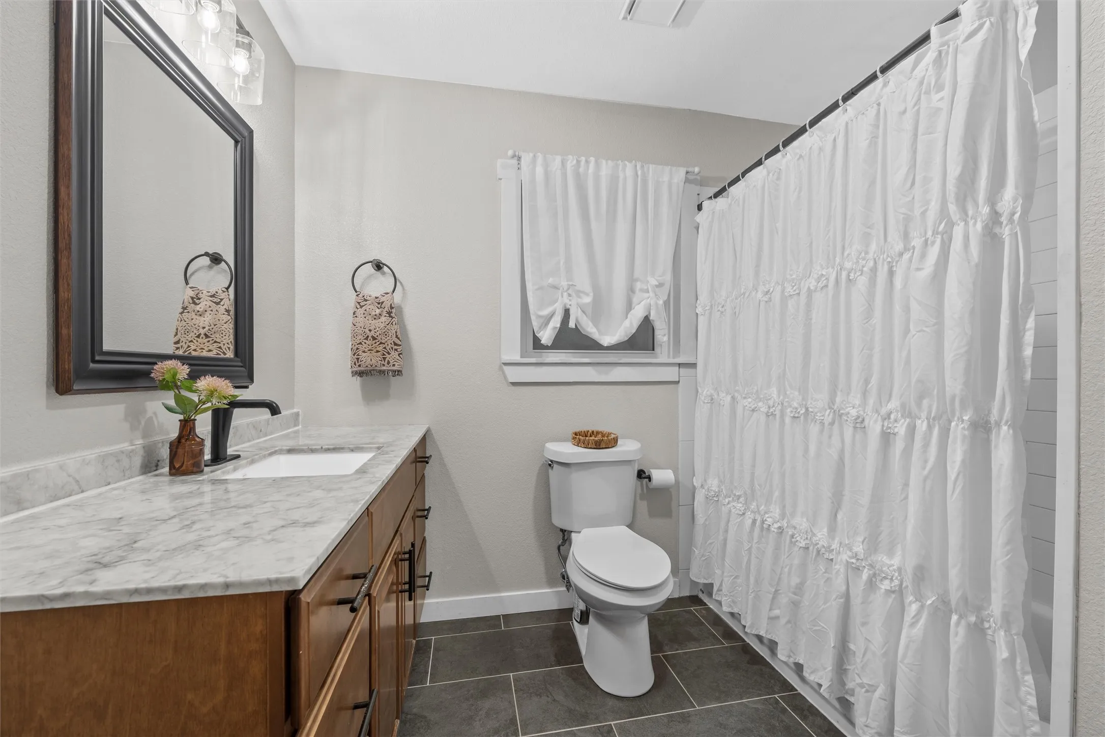 Single Family Residence For Sale in Mc Lennan County , 3709 Parkwood Street, Waco, Texas 76710, 3 Bedroom, 2 Bathroom, Garage spaces, 1,529 Sqft, built in 1950, mls#21296123, Real Estate Agent in Waco, Homes For Sale in Mc Lennan county, Homes For Sale in Waco, Realtor in Waco Texas, Real Estate Brokerage Independent Realty Texas, Luminita Cordes Realtor