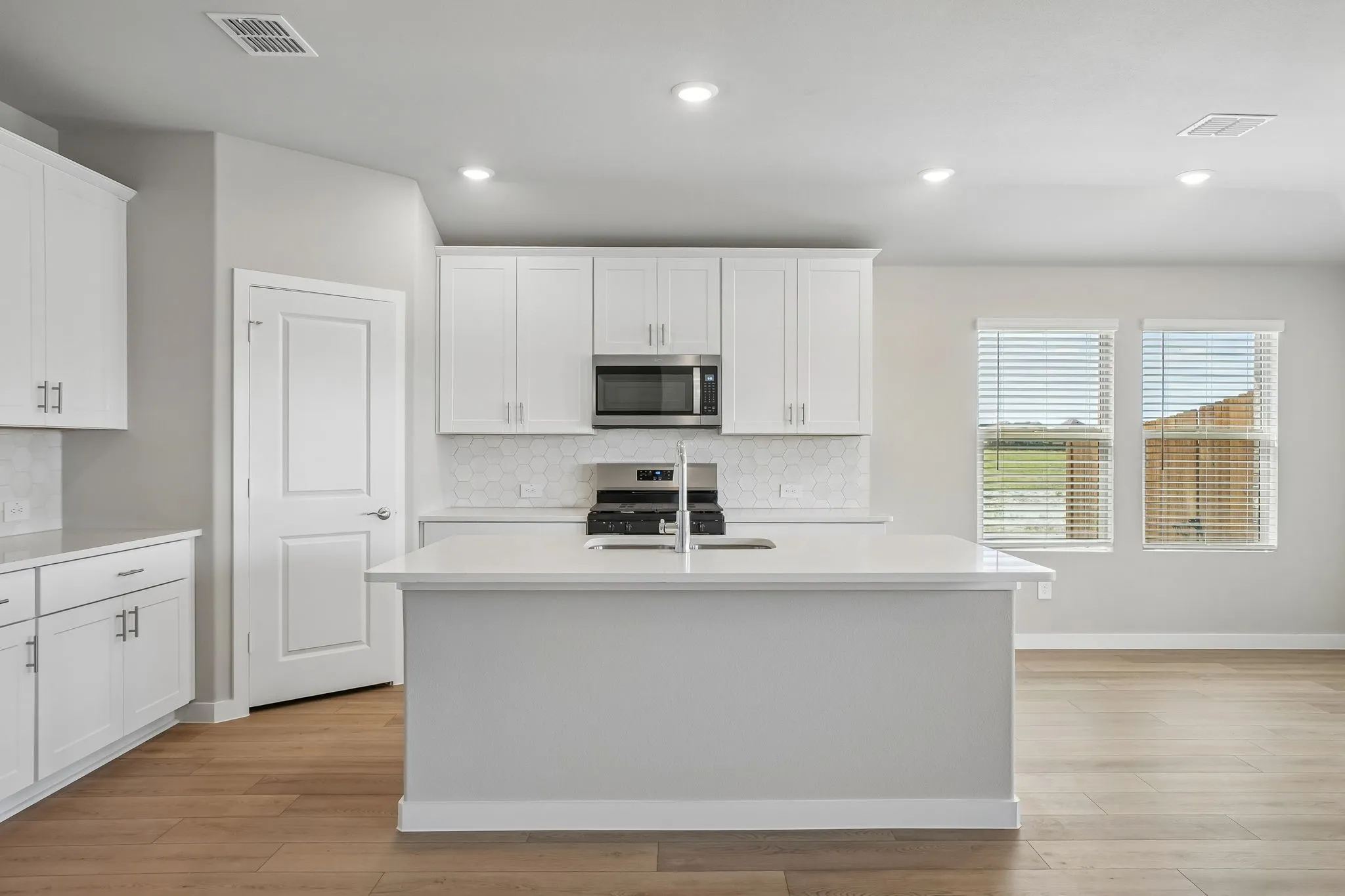 Single Family Residence For Sale in Collin County , 1601 Yosemite Drive, Anna, Texas 75409, 4 Bedroom, 3 Bathroom, 3 Garage spaces, 2,260 Sqft, built in 2026, mls#21296136, Real Estate Agent in Anna, Homes For Sale in Collin county, Homes For Sale in Anna, Realtor in Anna Texas, Real Estate Brokerage Independent Realty Texas, Luminita Cordes Realtor