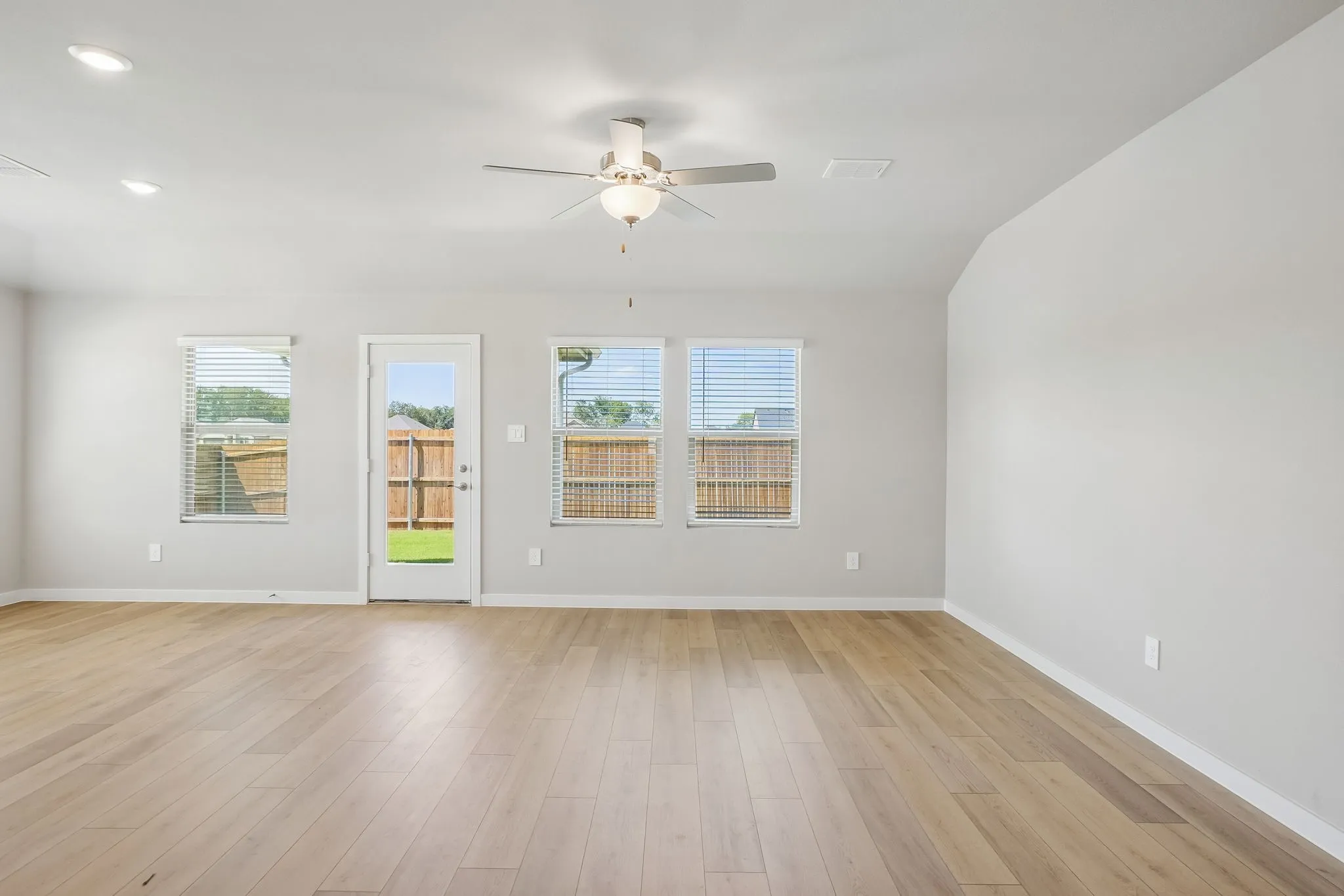 Single Family Residence For Sale in Collin County , 1601 Yosemite Drive, Anna, Texas 75409, 4 Bedroom, 3 Bathroom, 3 Garage spaces, 2,260 Sqft, built in 2026, mls#21296136, Real Estate Agent in Anna, Homes For Sale in Collin county, Homes For Sale in Anna, Realtor in Anna Texas, Real Estate Brokerage Independent Realty Texas, Luminita Cordes Realtor
