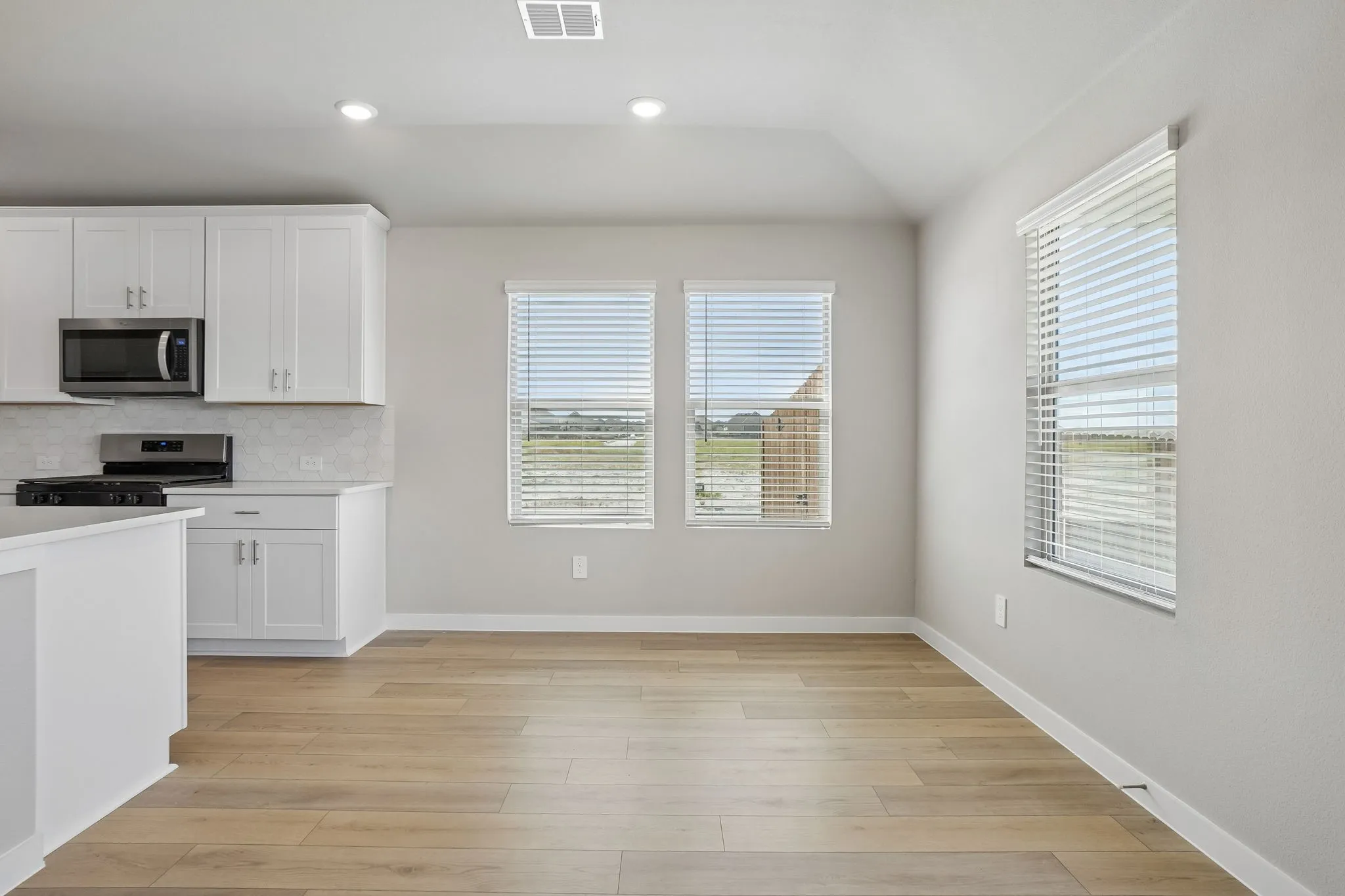 Single Family Residence For Sale in Collin County , 1601 Yosemite Drive, Anna, Texas 75409, 4 Bedroom, 3 Bathroom, 3 Garage spaces, 2,260 Sqft, built in 2026, mls#21296136, Real Estate Agent in Anna, Homes For Sale in Collin county, Homes For Sale in Anna, Realtor in Anna Texas, Real Estate Brokerage Independent Realty Texas, Luminita Cordes Realtor