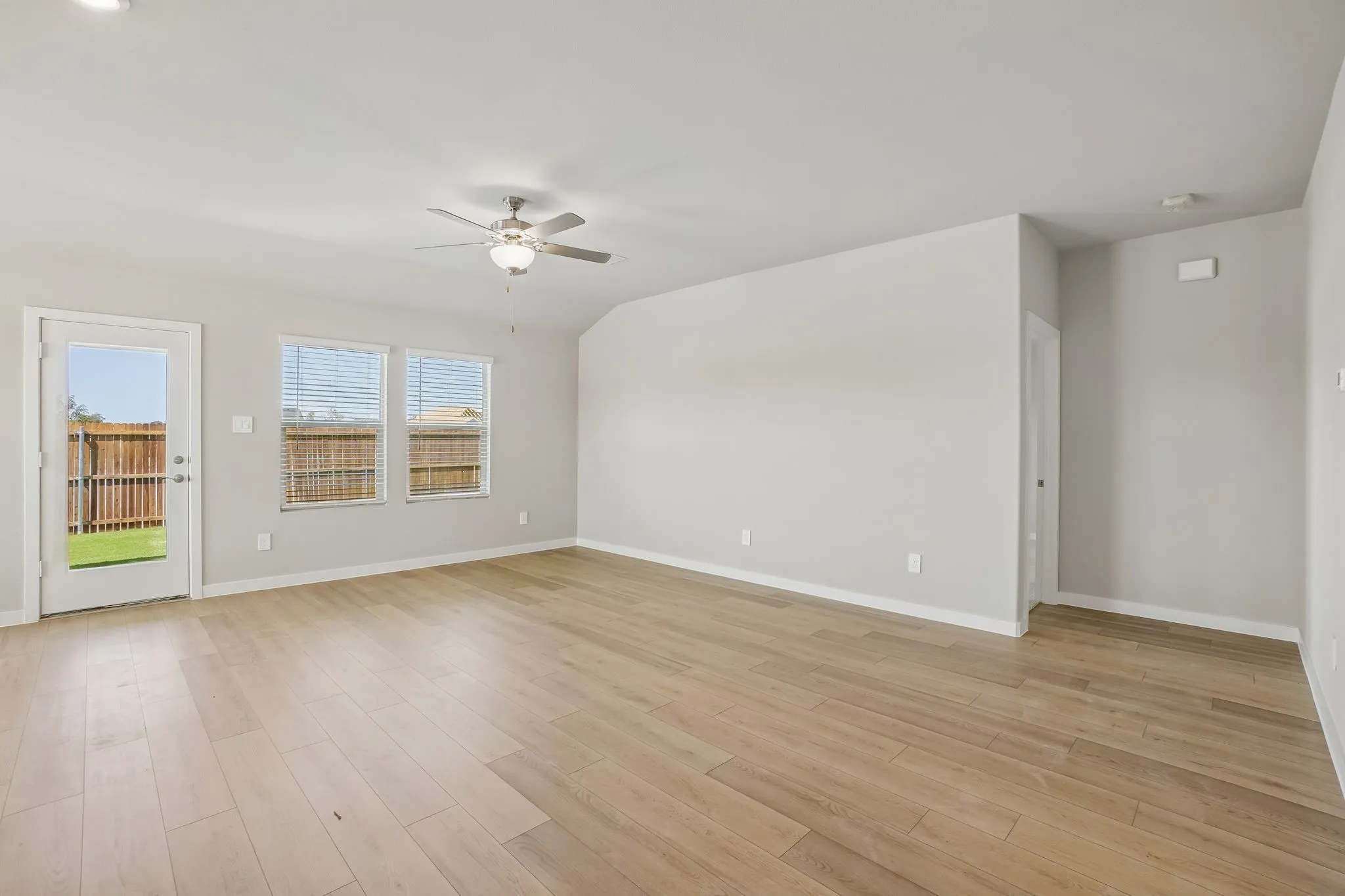 Single Family Residence For Sale in Collin County , 1601 Yosemite Drive, Anna, Texas 75409, 4 Bedroom, 3 Bathroom, 3 Garage spaces, 2,260 Sqft, built in 2026, mls#21296136, Real Estate Agent in Anna, Homes For Sale in Collin county, Homes For Sale in Anna, Realtor in Anna Texas, Real Estate Brokerage Independent Realty Texas, Luminita Cordes Realtor