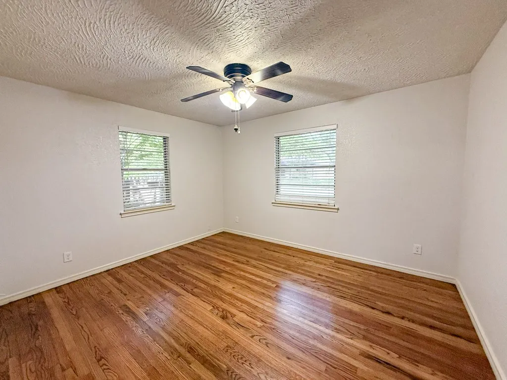 Single Family Residence For Sale in Dallas County , 2424 Dorrington Drive, Dallas, Texas 75228, 2 Bedroom, 2 Bathroom, 2 Garage spaces, 1,428 Sqft, built in 1959, mls#21287516, Real Estate Agent in Dallas, Homes For Sale in Dallas county, Homes For Sale in Dallas, Realtor in Dallas Texas, Real Estate Brokerage Independent Realty Texas, Luminita Cordes Realtor