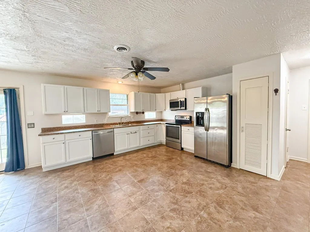 Single Family Residence For Sale in Dallas County , 2424 Dorrington Drive, Dallas, Texas 75228, 2 Bedroom, 2 Bathroom, 2 Garage spaces, 1,428 Sqft, built in 1959, mls#21287516, Real Estate Agent in Dallas, Homes For Sale in Dallas county, Homes For Sale in Dallas, Realtor in Dallas Texas, Real Estate Brokerage Independent Realty Texas, Luminita Cordes Realtor
