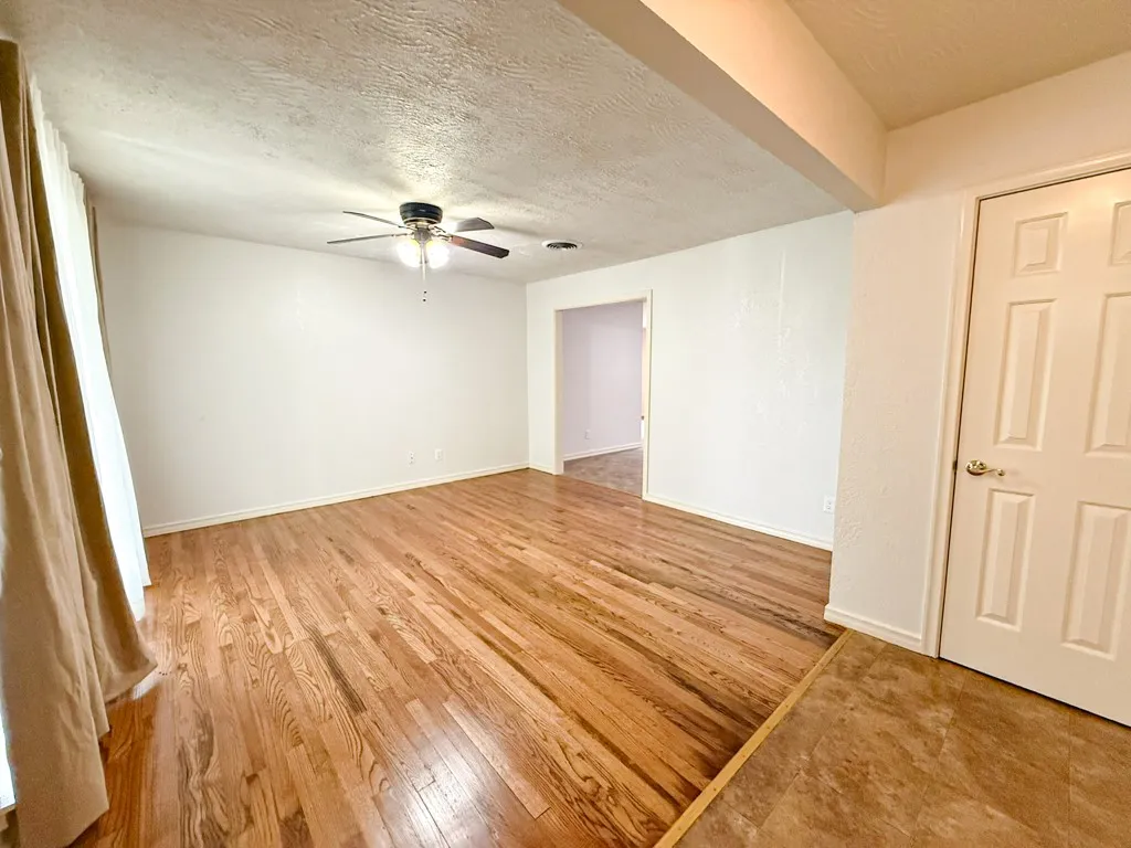 Single Family Residence For Sale in Dallas County , 2424 Dorrington Drive, Dallas, Texas 75228, 2 Bedroom, 2 Bathroom, 2 Garage spaces, 1,428 Sqft, built in 1959, mls#21287516, Real Estate Agent in Dallas, Homes For Sale in Dallas county, Homes For Sale in Dallas, Realtor in Dallas Texas, Real Estate Brokerage Independent Realty Texas, Luminita Cordes Realtor
