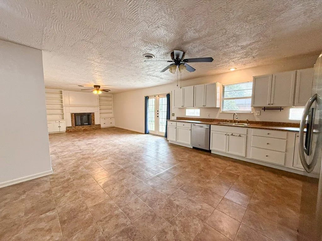 Single Family Residence For Sale in Dallas County , 2424 Dorrington Drive, Dallas, Texas 75228, 2 Bedroom, 2 Bathroom, 2 Garage spaces, 1,428 Sqft, built in 1959, mls#21287516, Real Estate Agent in Dallas, Homes For Sale in Dallas county, Homes For Sale in Dallas, Realtor in Dallas Texas, Real Estate Brokerage Independent Realty Texas, Luminita Cordes Realtor