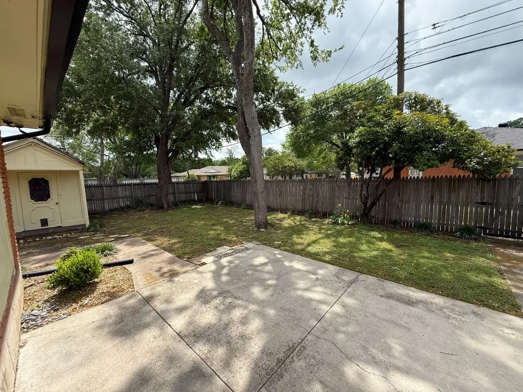 Single Family Residence For Sale in Dallas County , 2424 Dorrington Drive, Dallas, Texas 75228, 2 Bedroom, 2 Bathroom, 2 Garage spaces, 1,428 Sqft, built in 1959, mls#21287516, Real Estate Agent in Dallas, Homes For Sale in Dallas county, Homes For Sale in Dallas, Realtor in Dallas Texas, Real Estate Brokerage Independent Realty Texas, Luminita Cordes Realtor