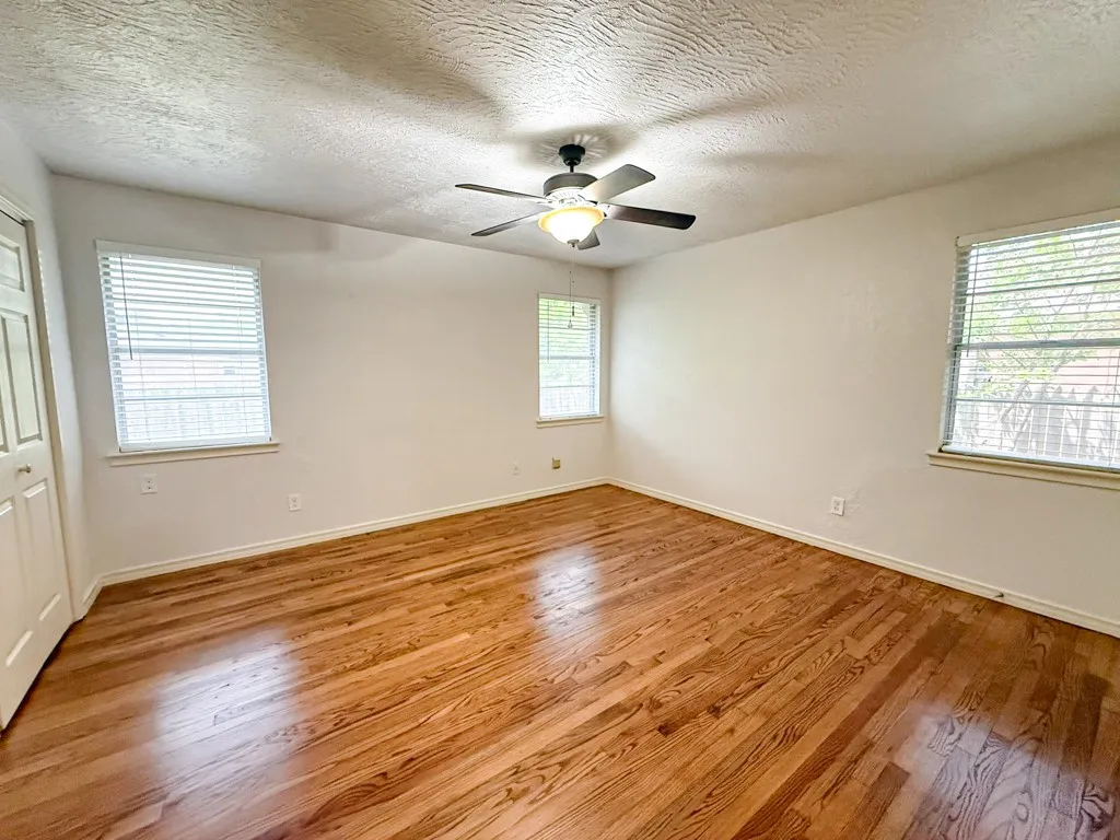 Single Family Residence For Sale in Dallas County , 2424 Dorrington Drive, Dallas, Texas 75228, 2 Bedroom, 2 Bathroom, 2 Garage spaces, 1,428 Sqft, built in 1959, mls#21287516, Real Estate Agent in Dallas, Homes For Sale in Dallas county, Homes For Sale in Dallas, Realtor in Dallas Texas, Real Estate Brokerage Independent Realty Texas, Luminita Cordes Realtor