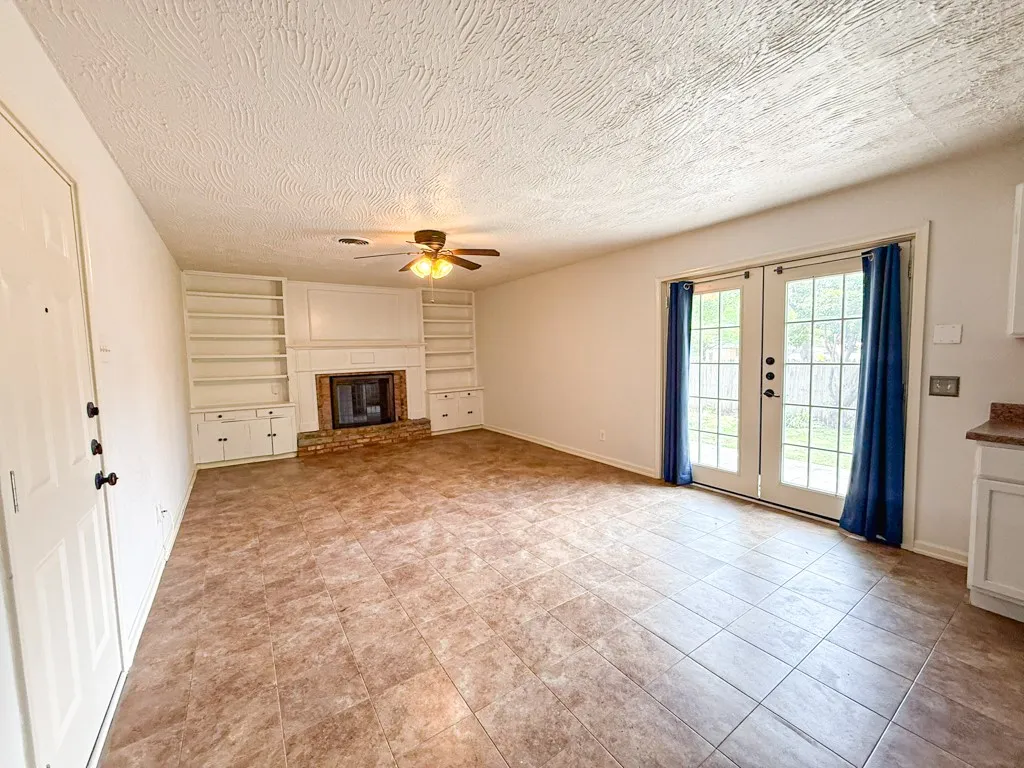 Single Family Residence For Sale in Dallas County , 2424 Dorrington Drive, Dallas, Texas 75228, 2 Bedroom, 2 Bathroom, 2 Garage spaces, 1,428 Sqft, built in 1959, mls#21287516, Real Estate Agent in Dallas, Homes For Sale in Dallas county, Homes For Sale in Dallas, Realtor in Dallas Texas, Real Estate Brokerage Independent Realty Texas, Luminita Cordes Realtor