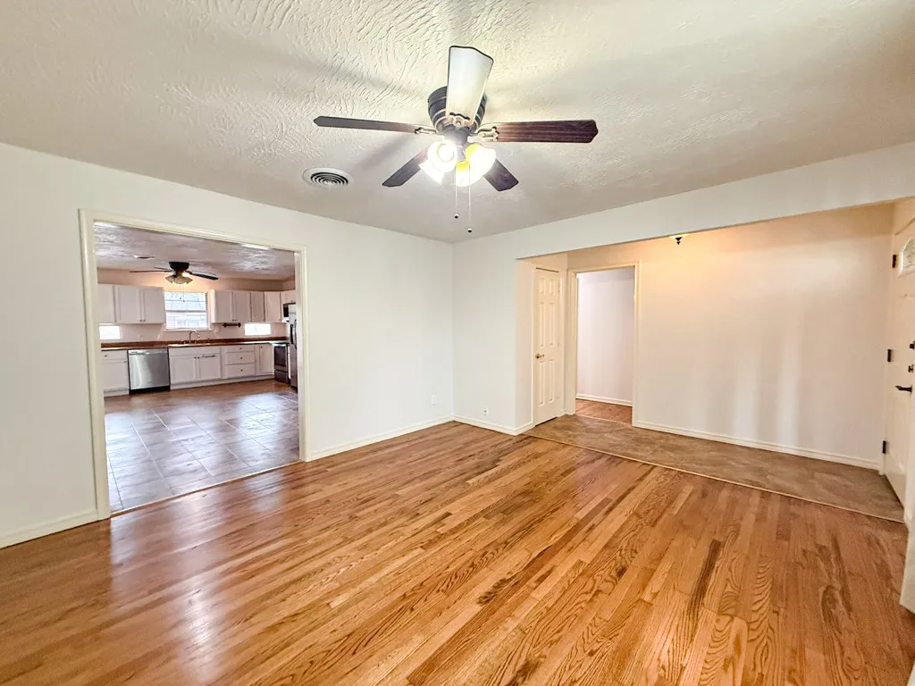 Single Family Residence For Sale in Dallas County , 2424 Dorrington Drive, Dallas, Texas 75228, 2 Bedroom, 2 Bathroom, 2 Garage spaces, 1,428 Sqft, built in 1959, mls#21287516, Real Estate Agent in Dallas, Homes For Sale in Dallas county, Homes For Sale in Dallas, Realtor in Dallas Texas, Real Estate Brokerage Independent Realty Texas, Luminita Cordes Realtor