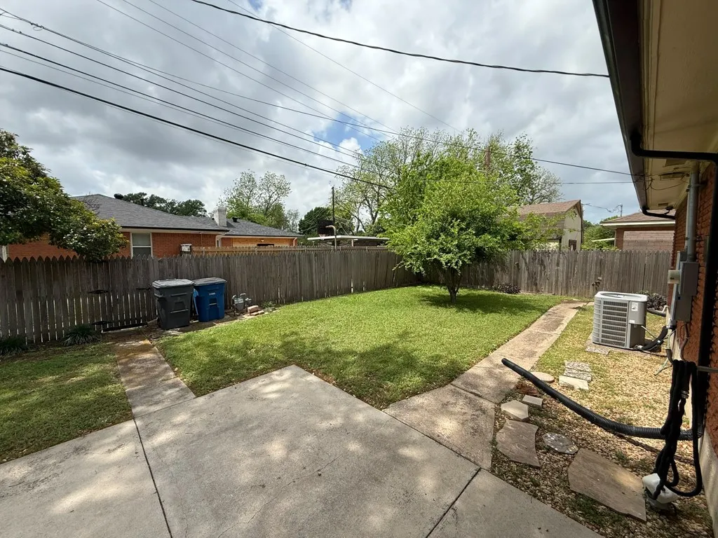 Single Family Residence For Sale in Dallas County , 2424 Dorrington Drive, Dallas, Texas 75228, 2 Bedroom, 2 Bathroom, 2 Garage spaces, 1,428 Sqft, built in 1959, mls#21287516, Real Estate Agent in Dallas, Homes For Sale in Dallas county, Homes For Sale in Dallas, Realtor in Dallas Texas, Real Estate Brokerage Independent Realty Texas, Luminita Cordes Realtor