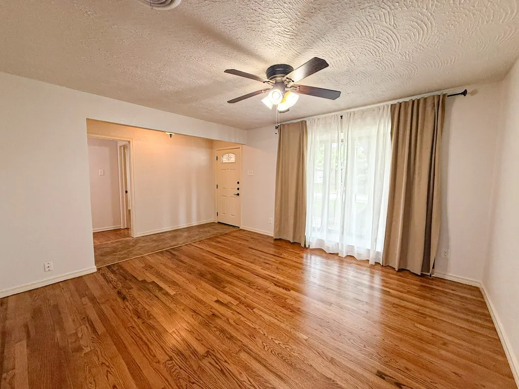 Single Family Residence For Sale in Dallas County , 2424 Dorrington Drive, Dallas, Texas 75228, 2 Bedroom, 2 Bathroom, 2 Garage spaces, 1,428 Sqft, built in 1959, mls#21287516, Real Estate Agent in Dallas, Homes For Sale in Dallas county, Homes For Sale in Dallas, Realtor in Dallas Texas, Real Estate Brokerage Independent Realty Texas, Luminita Cordes Realtor