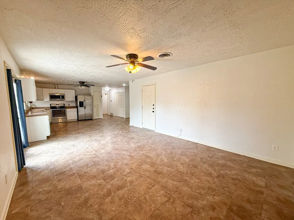 Single Family Residence For Sale in Dallas County , 2424 Dorrington Drive, Dallas, Texas 75228, 2 Bedroom, 2 Bathroom, 2 Garage spaces, 1,428 Sqft, built in 1959, mls#21287516, Real Estate Agent in Dallas, Homes For Sale in Dallas county, Homes For Sale in Dallas, Realtor in Dallas Texas, Real Estate Brokerage Independent Realty Texas, Luminita Cordes Realtor