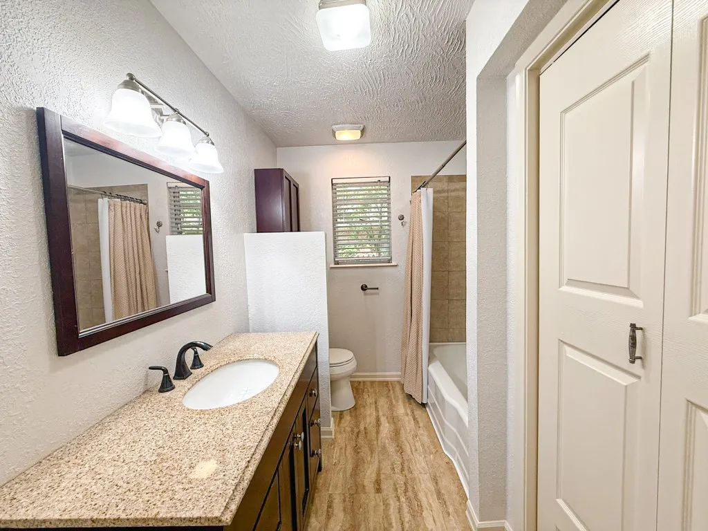 Single Family Residence For Sale in Dallas County , 2424 Dorrington Drive, Dallas, Texas 75228, 2 Bedroom, 2 Bathroom, 2 Garage spaces, 1,428 Sqft, built in 1959, mls#21287516, Real Estate Agent in Dallas, Homes For Sale in Dallas county, Homes For Sale in Dallas, Realtor in Dallas Texas, Real Estate Brokerage Independent Realty Texas, Luminita Cordes Realtor