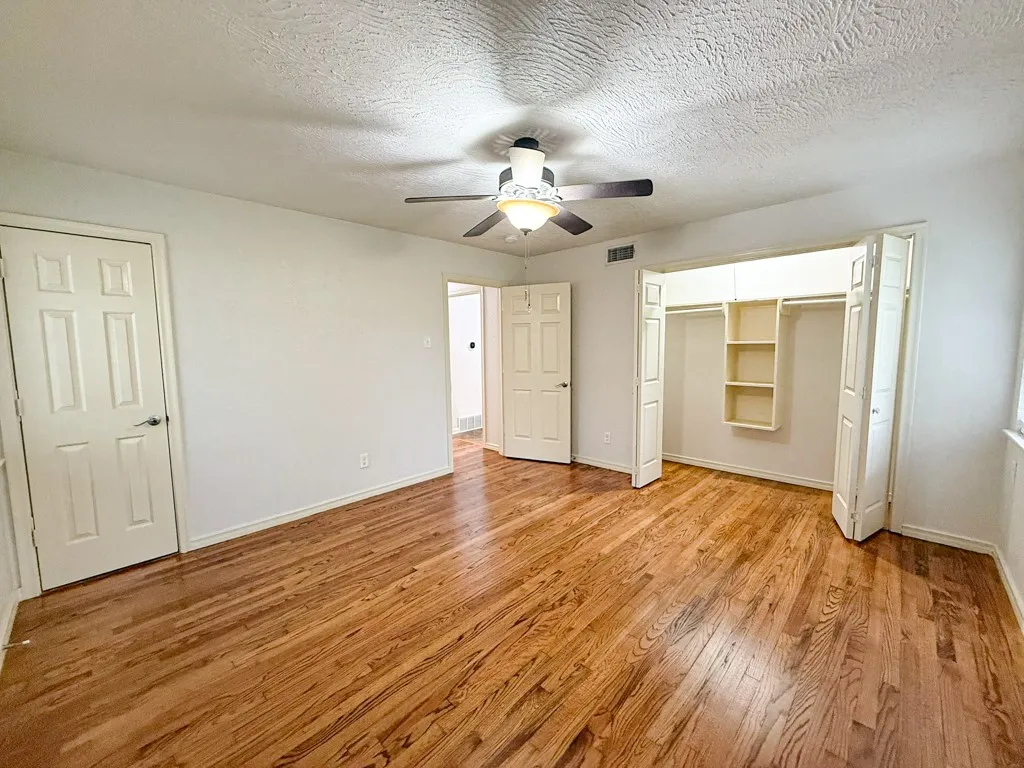Single Family Residence For Sale in Dallas County , 2424 Dorrington Drive, Dallas, Texas 75228, 2 Bedroom, 2 Bathroom, 2 Garage spaces, 1,428 Sqft, built in 1959, mls#21287516, Real Estate Agent in Dallas, Homes For Sale in Dallas county, Homes For Sale in Dallas, Realtor in Dallas Texas, Real Estate Brokerage Independent Realty Texas, Luminita Cordes Realtor