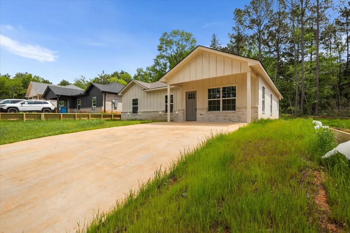 Single Family Residence For Sale in Cherokee County , 812 Grant Street, Jacksonville, Texas 75766, 4 Bedroom, 2 Bathroom, Garage spaces, 1,399 Sqft, built in 2026, mls#21261627, Real Estate Agent in Jacksonville, Homes For Sale in Cherokee county, Homes For Sale in Jacksonville, Realtor in Jacksonville Texas, Real Estate Brokerage Independent Realty Texas, Luminita Cordes Realtor