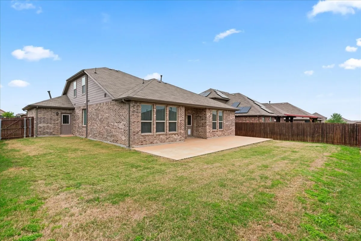 Single Family Residence For Sale in Tarrant County , 1117 Scotney Lane, Saginaw, Texas 76131, 4 Bedroom, 3 Bathroom, 3 Garage spaces, 2,283 Sqft, built in 2018, mls#21296421, Real Estate Agent in Saginaw, Homes For Sale in Tarrant county, Homes For Sale in Saginaw, Realtor in Saginaw Texas, Real Estate Brokerage Independent Realty Texas, Luminita Cordes Realtor