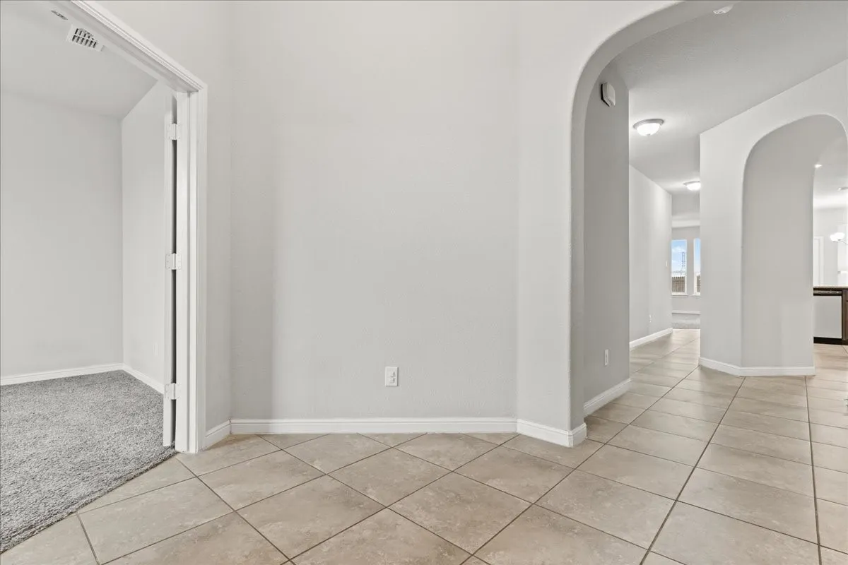 Single Family Residence For Sale in Tarrant County , 1117 Scotney Lane, Saginaw, Texas 76131, 4 Bedroom, 3 Bathroom, 3 Garage spaces, 2,283 Sqft, built in 2018, mls#21296421, Real Estate Agent in Saginaw, Homes For Sale in Tarrant county, Homes For Sale in Saginaw, Realtor in Saginaw Texas, Real Estate Brokerage Independent Realty Texas, Luminita Cordes Realtor