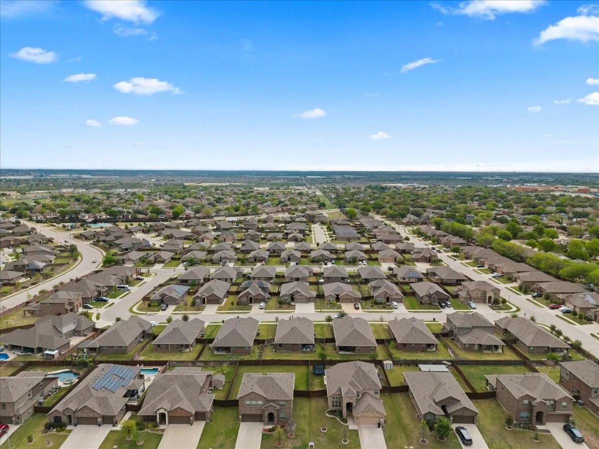 Single Family Residence For Sale in Tarrant County , 1117 Scotney Lane, Saginaw, Texas 76131, 4 Bedroom, 3 Bathroom, 3 Garage spaces, 2,283 Sqft, built in 2018, mls#21296421, Real Estate Agent in Saginaw, Homes For Sale in Tarrant county, Homes For Sale in Saginaw, Realtor in Saginaw Texas, Real Estate Brokerage Independent Realty Texas, Luminita Cordes Realtor