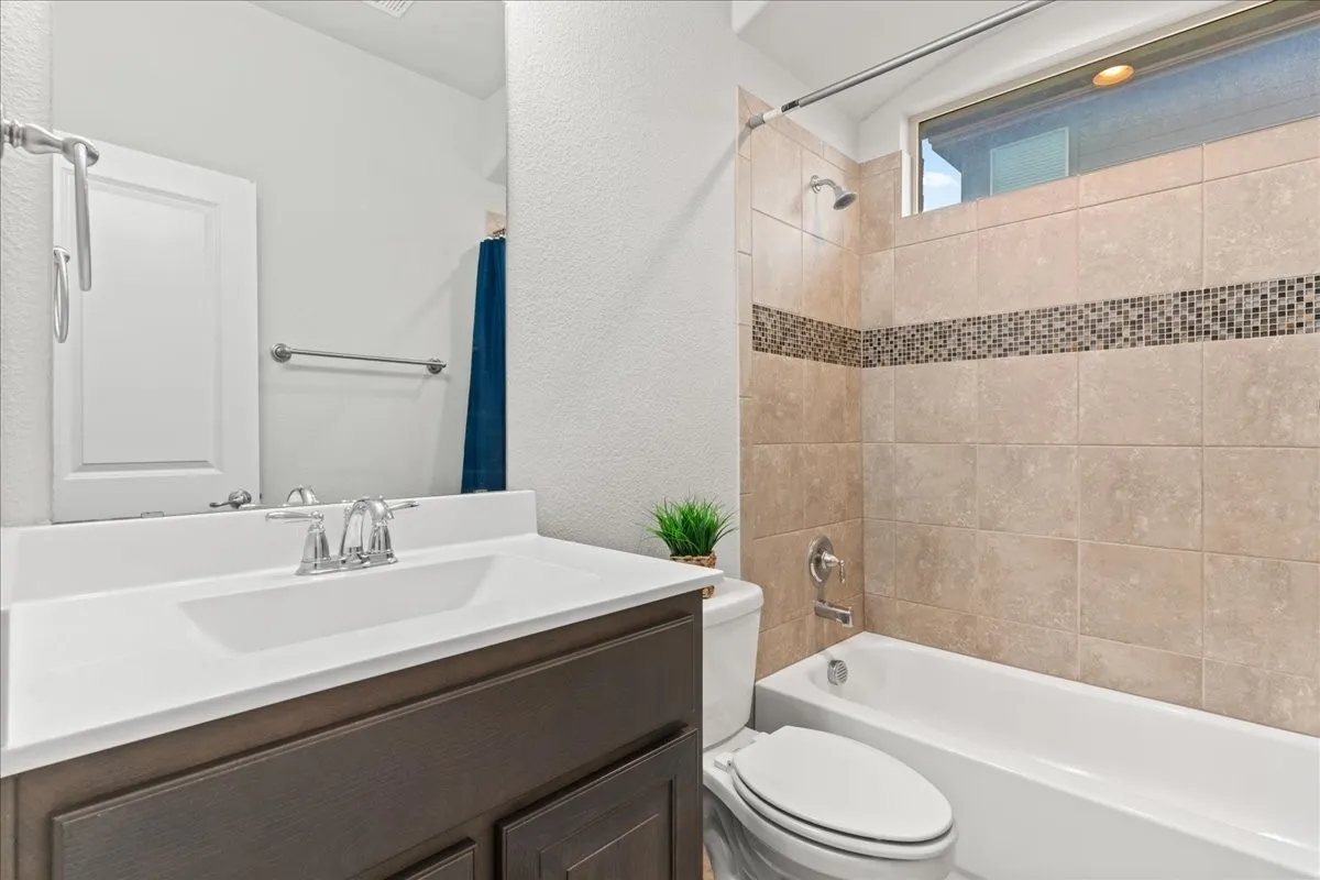 Single Family Residence For Sale in Tarrant County , 1117 Scotney Lane, Saginaw, Texas 76131, 4 Bedroom, 3 Bathroom, 3 Garage spaces, 2,283 Sqft, built in 2018, mls#21296421, Real Estate Agent in Saginaw, Homes For Sale in Tarrant county, Homes For Sale in Saginaw, Realtor in Saginaw Texas, Real Estate Brokerage Independent Realty Texas, Luminita Cordes Realtor