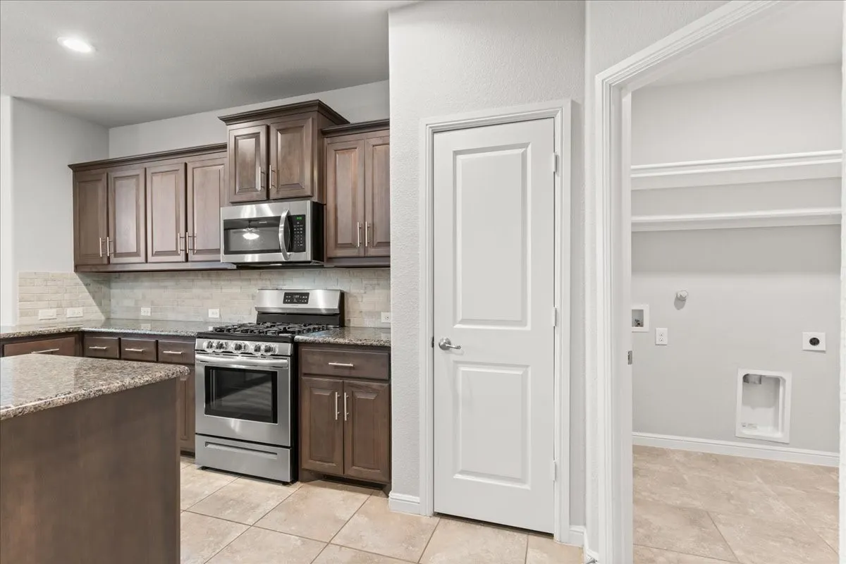 Single Family Residence For Sale in Tarrant County , 1117 Scotney Lane, Saginaw, Texas 76131, 4 Bedroom, 3 Bathroom, 3 Garage spaces, 2,283 Sqft, built in 2018, mls#21296421, Real Estate Agent in Saginaw, Homes For Sale in Tarrant county, Homes For Sale in Saginaw, Realtor in Saginaw Texas, Real Estate Brokerage Independent Realty Texas, Luminita Cordes Realtor