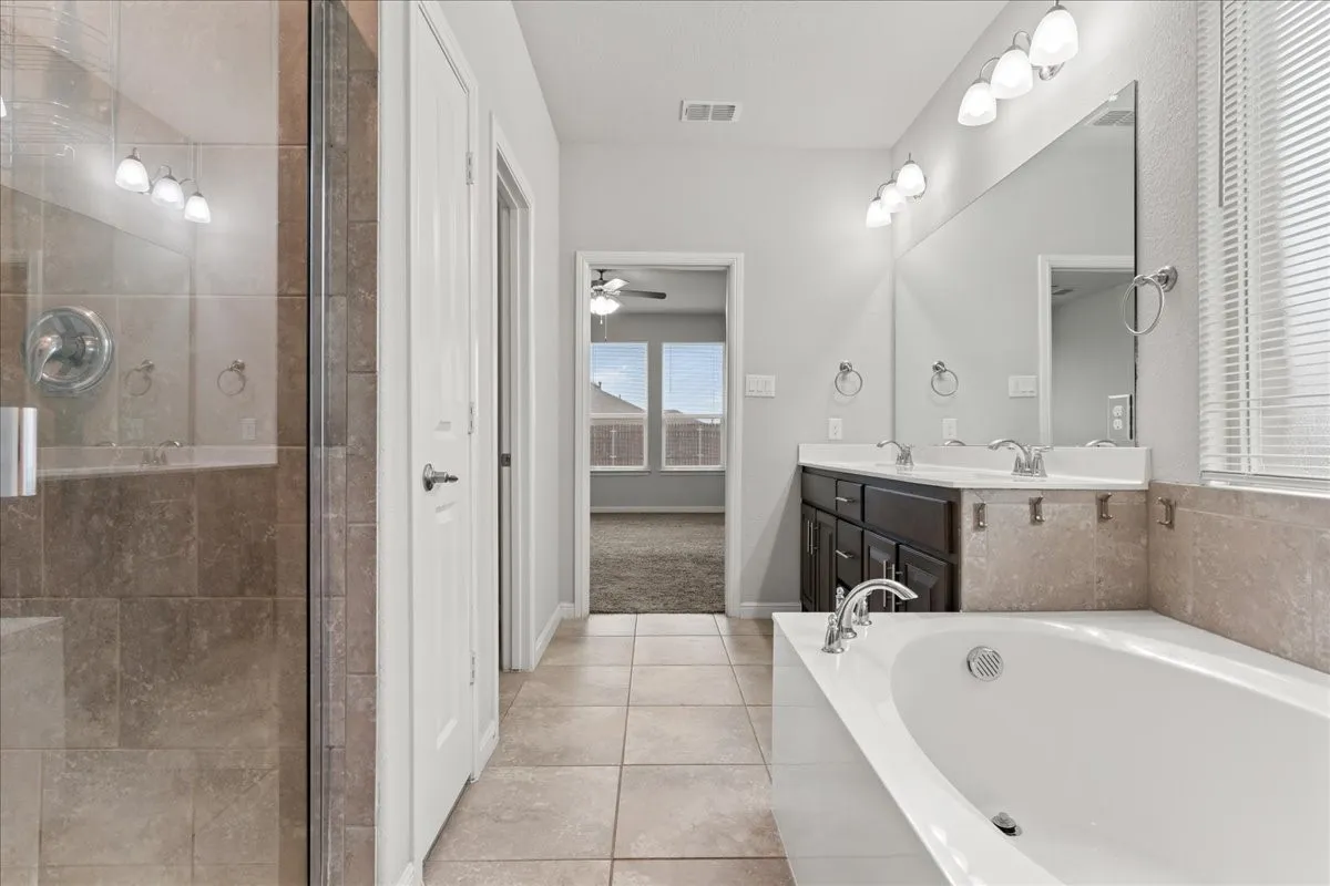 Single Family Residence For Sale in Tarrant County , 1117 Scotney Lane, Saginaw, Texas 76131, 4 Bedroom, 3 Bathroom, 3 Garage spaces, 2,283 Sqft, built in 2018, mls#21296421, Real Estate Agent in Saginaw, Homes For Sale in Tarrant county, Homes For Sale in Saginaw, Realtor in Saginaw Texas, Real Estate Brokerage Independent Realty Texas, Luminita Cordes Realtor