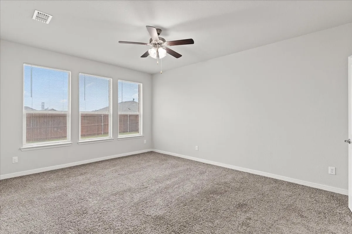 Single Family Residence For Sale in Tarrant County , 1117 Scotney Lane, Saginaw, Texas 76131, 4 Bedroom, 3 Bathroom, 3 Garage spaces, 2,283 Sqft, built in 2018, mls#21296421, Real Estate Agent in Saginaw, Homes For Sale in Tarrant county, Homes For Sale in Saginaw, Realtor in Saginaw Texas, Real Estate Brokerage Independent Realty Texas, Luminita Cordes Realtor