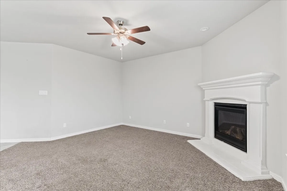 Single Family Residence For Sale in Tarrant County , 1117 Scotney Lane, Saginaw, Texas 76131, 4 Bedroom, 3 Bathroom, 3 Garage spaces, 2,283 Sqft, built in 2018, mls#21296421, Real Estate Agent in Saginaw, Homes For Sale in Tarrant county, Homes For Sale in Saginaw, Realtor in Saginaw Texas, Real Estate Brokerage Independent Realty Texas, Luminita Cordes Realtor