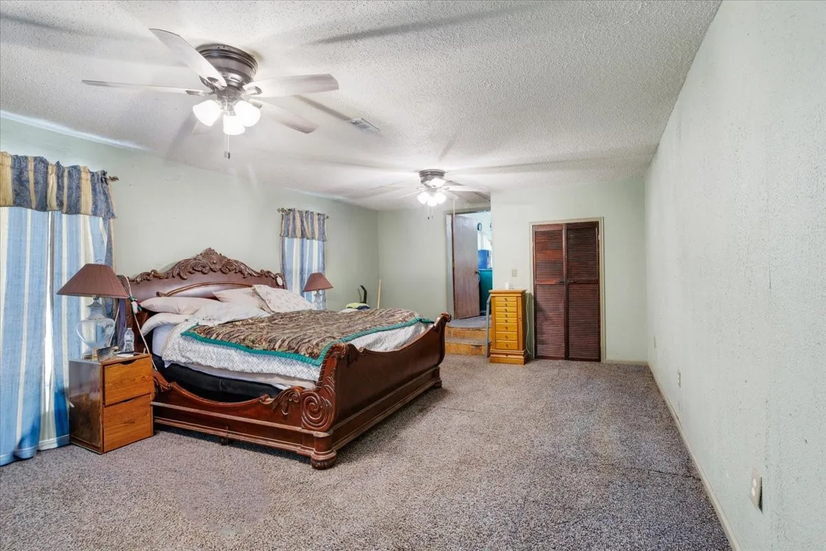 Single Family Residence For Sale in Grayson County , 1250 Garrett Road, Whitewright, Texas 75491, 3 Bedroom, 1 Bathroom, 2 Garage spaces, 1,748 Sqft, built in 1960, mls#21295346, Real Estate Agent in Whitewright, Homes For Sale in Grayson county, Homes For Sale in Whitewright, Realtor in Whitewright Texas, Real Estate Brokerage Independent Realty Texas, Luminita Cordes Realtor