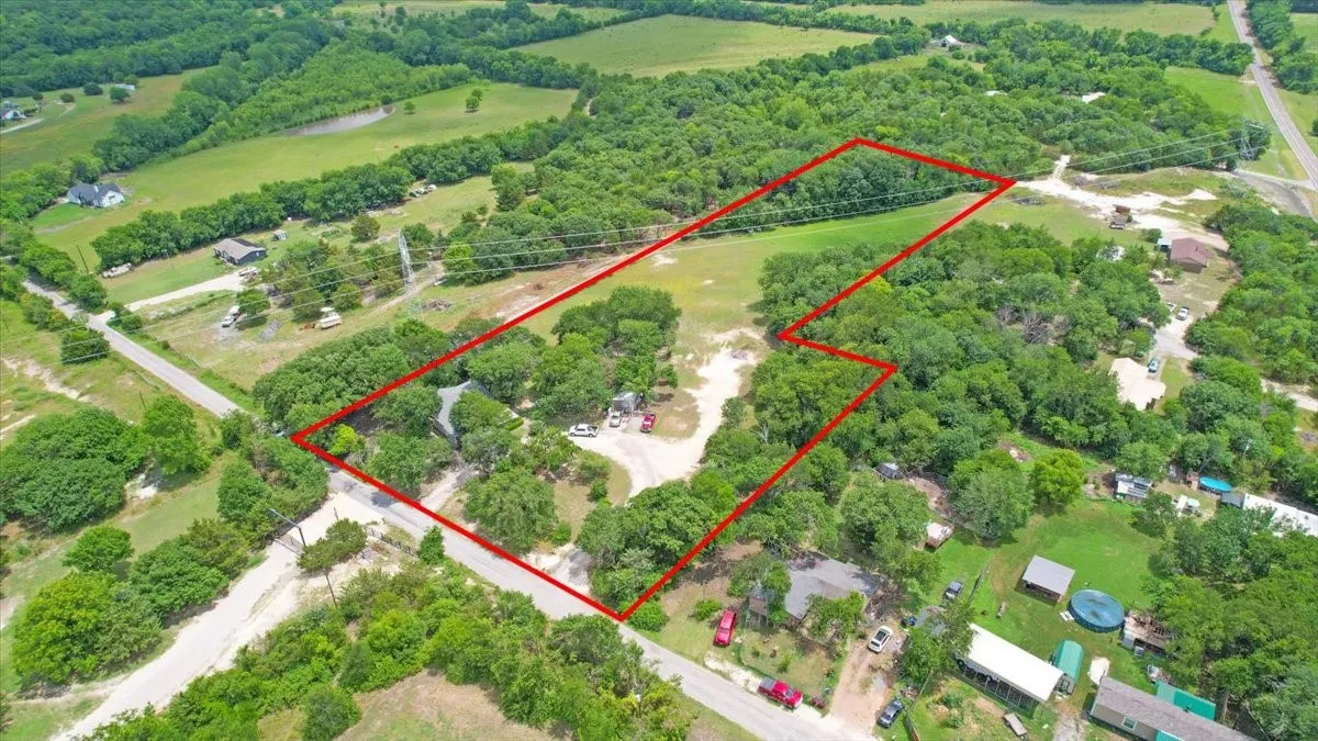 Single Family Residence For Sale in Grayson County , 1250 Garrett Road, Whitewright, Texas 75491, 3 Bedroom, 1 Bathroom, 2 Garage spaces, 1,748 Sqft, built in 1960, mls#21295346, Real Estate Agent in Whitewright, Homes For Sale in Grayson county, Homes For Sale in Whitewright, Realtor in Whitewright Texas, Real Estate Brokerage Independent Realty Texas, Luminita Cordes Realtor