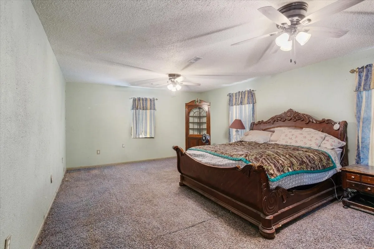 Single Family Residence For Sale in Grayson County , 1250 Garrett Road, Whitewright, Texas 75491, 3 Bedroom, 1 Bathroom, 2 Garage spaces, 1,748 Sqft, built in 1960, mls#21295346, Real Estate Agent in Whitewright, Homes For Sale in Grayson county, Homes For Sale in Whitewright, Realtor in Whitewright Texas, Real Estate Brokerage Independent Realty Texas, Luminita Cordes Realtor
