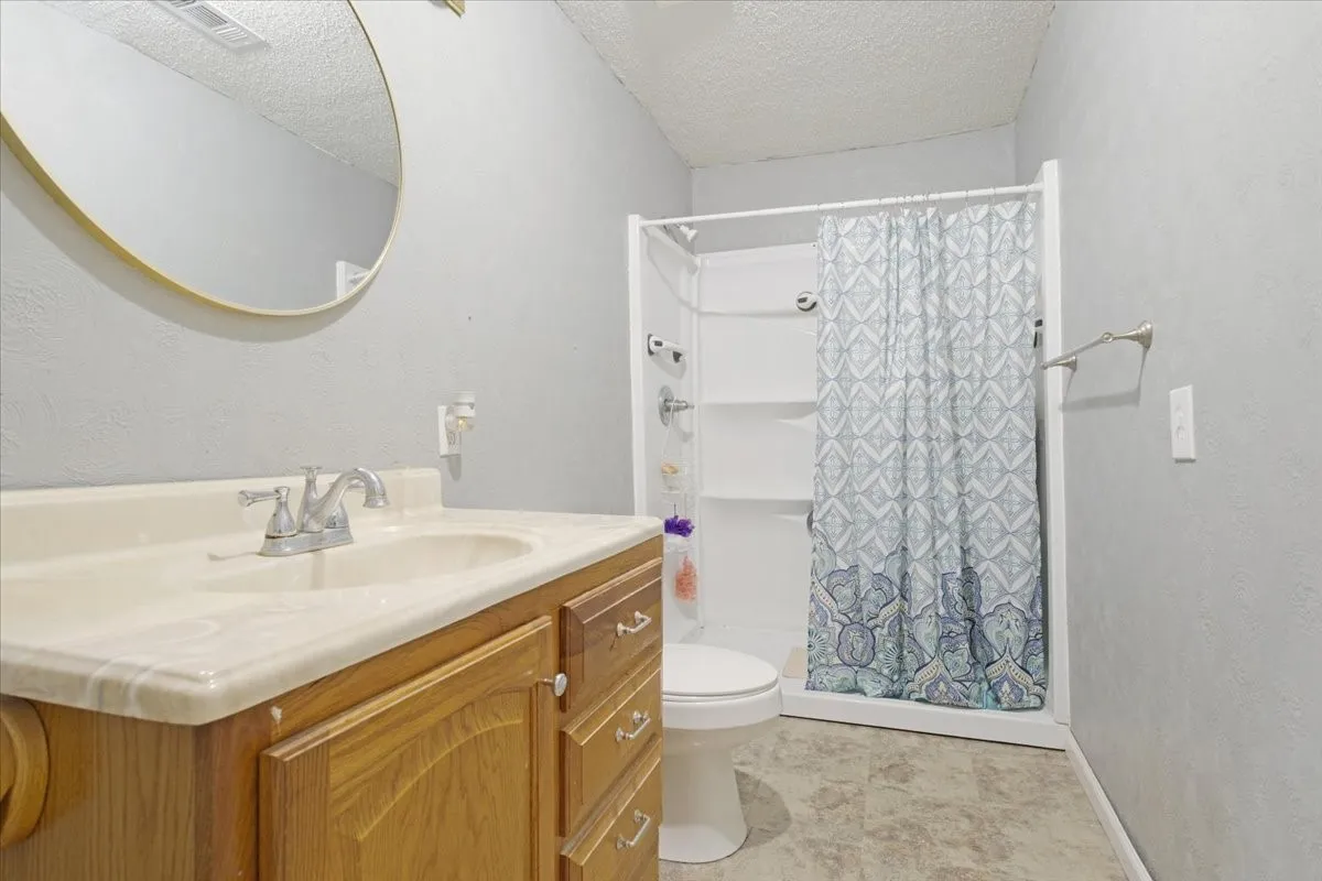 Single Family Residence For Sale in Grayson County , 1250 Garrett Road, Whitewright, Texas 75491, 3 Bedroom, 1 Bathroom, 2 Garage spaces, 1,748 Sqft, built in 1960, mls#21295346, Real Estate Agent in Whitewright, Homes For Sale in Grayson county, Homes For Sale in Whitewright, Realtor in Whitewright Texas, Real Estate Brokerage Independent Realty Texas, Luminita Cordes Realtor