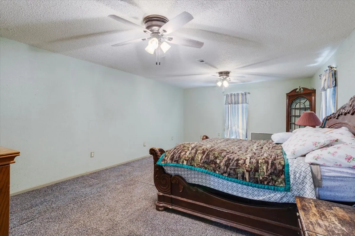 Single Family Residence For Sale in Grayson County , 1250 Garrett Road, Whitewright, Texas 75491, 3 Bedroom, 1 Bathroom, 2 Garage spaces, 1,748 Sqft, built in 1960, mls#21295346, Real Estate Agent in Whitewright, Homes For Sale in Grayson county, Homes For Sale in Whitewright, Realtor in Whitewright Texas, Real Estate Brokerage Independent Realty Texas, Luminita Cordes Realtor