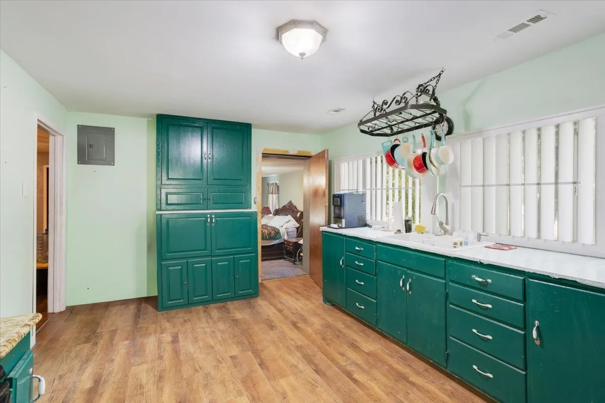 Single Family Residence For Sale in Grayson County , 1250 Garrett Road, Whitewright, Texas 75491, 3 Bedroom, 1 Bathroom, 2 Garage spaces, 1,748 Sqft, built in 1960, mls#21295346, Real Estate Agent in Whitewright, Homes For Sale in Grayson county, Homes For Sale in Whitewright, Realtor in Whitewright Texas, Real Estate Brokerage Independent Realty Texas, Luminita Cordes Realtor