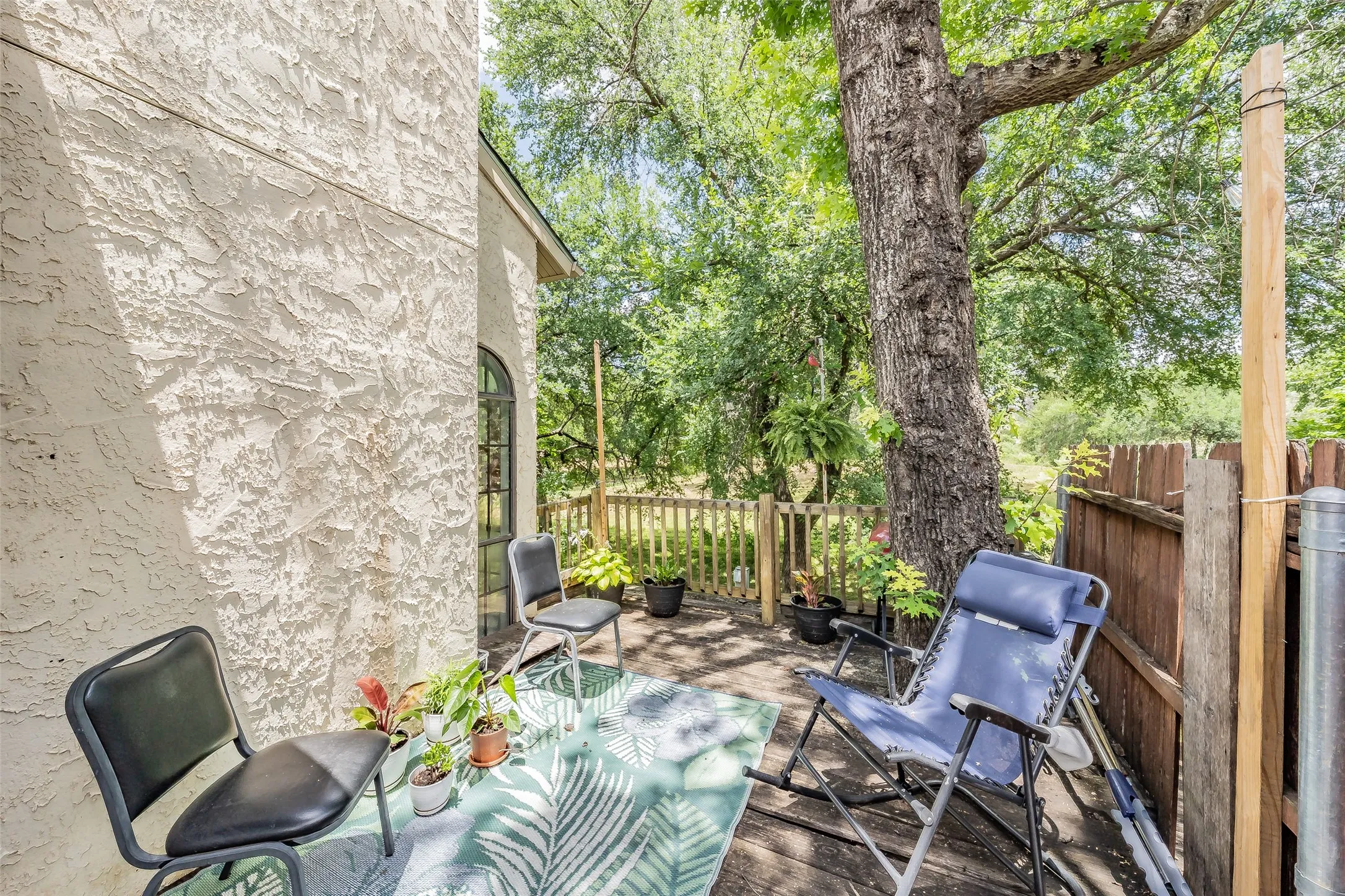 Condominium For Sale in Tarrant County , 219 Shady Lane Drive, Fort Worth, Texas 76112, 3 Bedroom, 3 Bathroom, 1 Garage spaces, 1,526 Sqft, built in 1983, mls#21296234, Real Estate Agent in Fort Worth, Homes For Sale in Tarrant county, Homes For Sale in Fort Worth, Realtor in Fort Worth Texas, Real Estate Brokerage Independent Realty Texas, Luminita Cordes Realtor