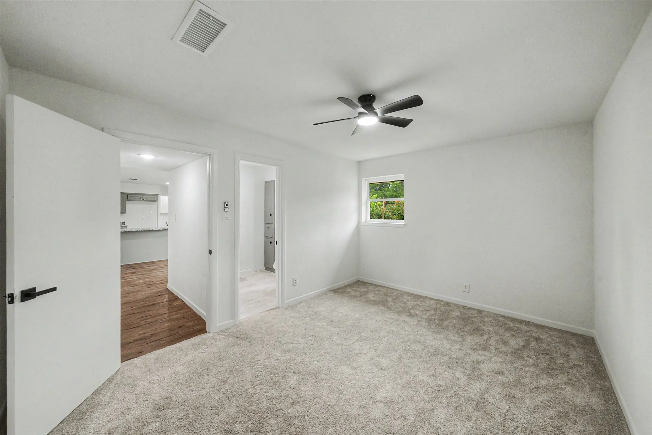 Single Family Residence For Sale in Tarrant County , 805 Stratford Drive, Bedford, Texas 76021, 4 Bedroom, 2 Bathroom, 2 Garage spaces, 2,031 Sqft, built in 1967, mls#21291736, Real Estate Agent in Bedford, Homes For Sale in Tarrant county, Homes For Sale in Bedford, Realtor in Bedford Texas, Real Estate Brokerage Independent Realty Texas, Luminita Cordes Realtor