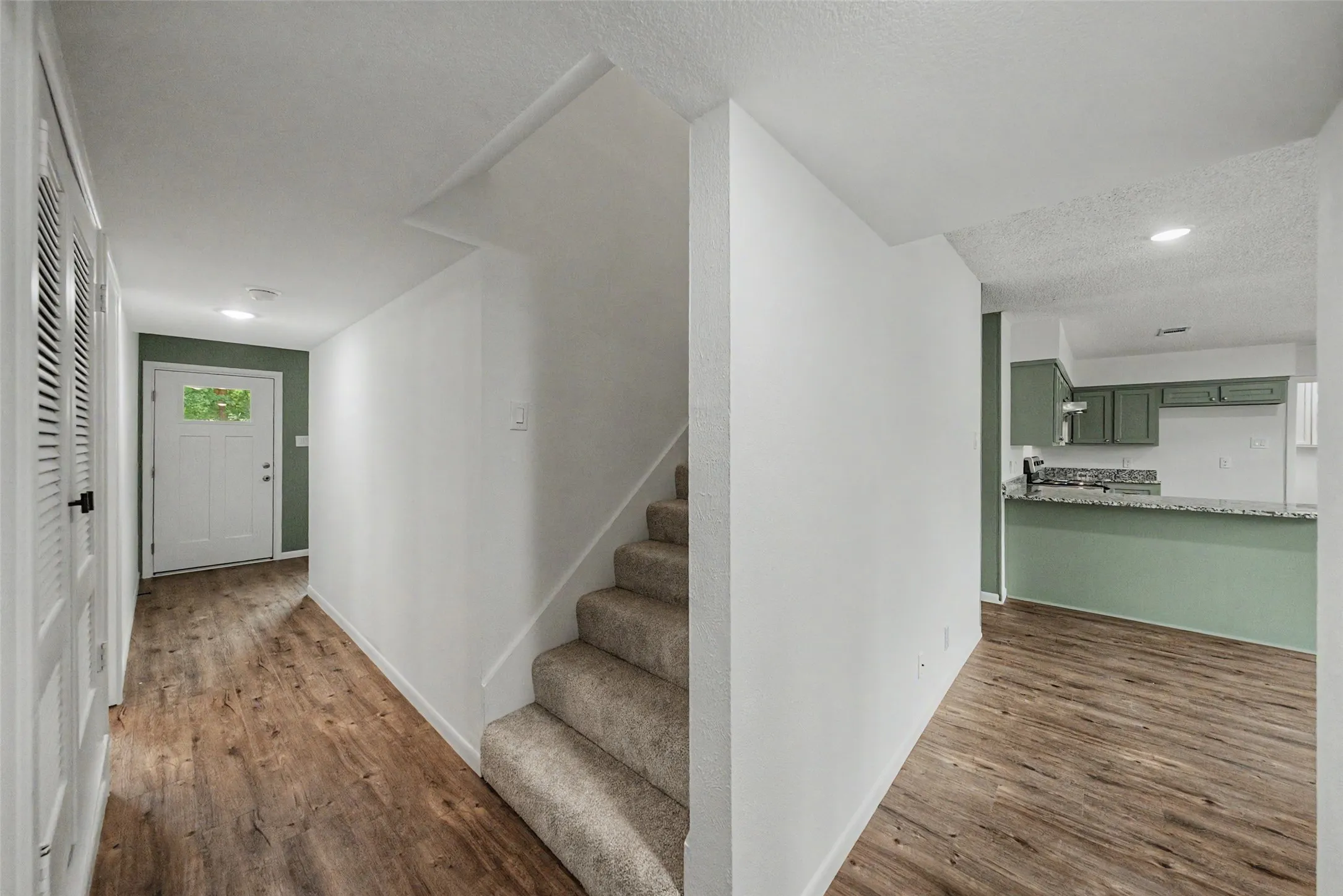 Single Family Residence For Sale in Tarrant County , 805 Stratford Drive, Bedford, Texas 76021, 4 Bedroom, 2 Bathroom, 2 Garage spaces, 2,031 Sqft, built in 1967, mls#21291736, Real Estate Agent in Bedford, Homes For Sale in Tarrant county, Homes For Sale in Bedford, Realtor in Bedford Texas, Real Estate Brokerage Independent Realty Texas, Luminita Cordes Realtor