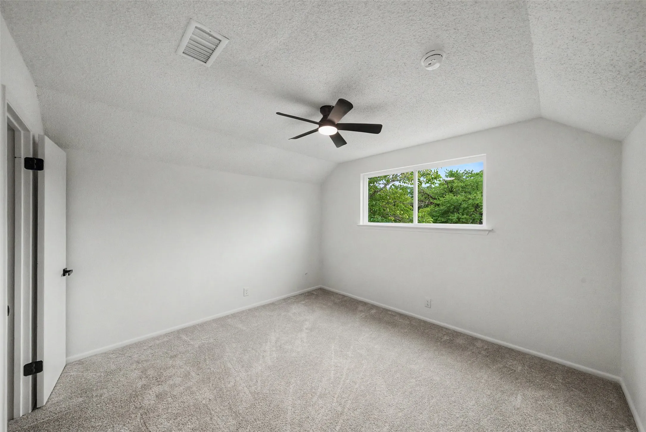 Single Family Residence For Sale in Tarrant County , 805 Stratford Drive, Bedford, Texas 76021, 4 Bedroom, 2 Bathroom, 2 Garage spaces, 2,031 Sqft, built in 1967, mls#21291736, Real Estate Agent in Bedford, Homes For Sale in Tarrant county, Homes For Sale in Bedford, Realtor in Bedford Texas, Real Estate Brokerage Independent Realty Texas, Luminita Cordes Realtor