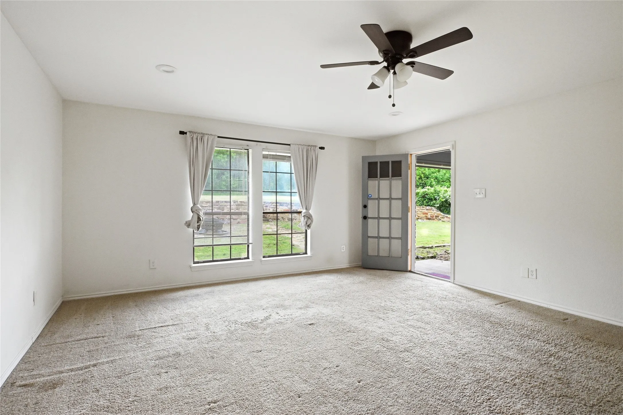 Single Family Residence For Sale in Dallas County , 1905 Wedgewood Drive, Grand Prairie, Texas 75050, 3 Bedroom, 2 Bathroom, 2 Garage spaces, 1,945 Sqft, built in 1982, mls#21295147, Real Estate Agent in Grand Prairie, Homes For Sale in Dallas county, Homes For Sale in Grand Prairie, Realtor in Grand Prairie Texas, Real Estate Brokerage Independent Realty Texas, Luminita Cordes Realtor