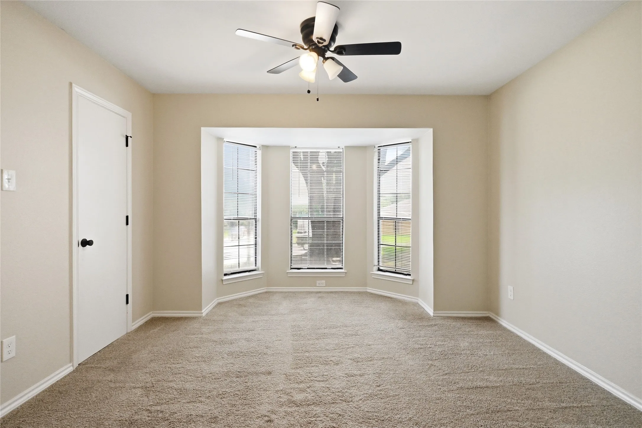 Single Family Residence For Sale in Dallas County , 1905 Wedgewood Drive, Grand Prairie, Texas 75050, 3 Bedroom, 2 Bathroom, 2 Garage spaces, 1,945 Sqft, built in 1982, mls#21295147, Real Estate Agent in Grand Prairie, Homes For Sale in Dallas county, Homes For Sale in Grand Prairie, Realtor in Grand Prairie Texas, Real Estate Brokerage Independent Realty Texas, Luminita Cordes Realtor